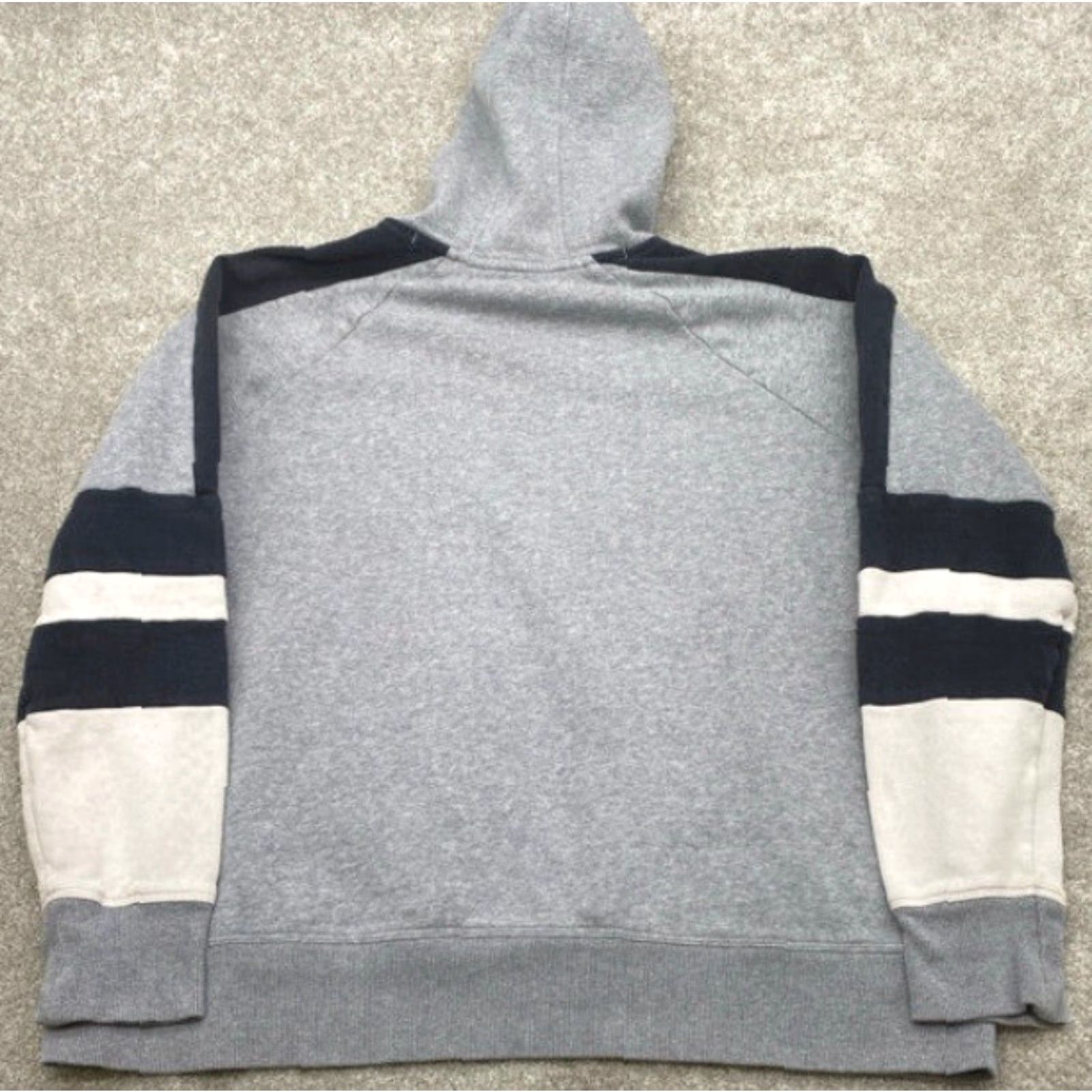 Under Armour VINTAGE Under Armour Hoodie Men XL Gray White Striped Pullover Loose Knit 4797 Size US XL / EU 56 / 4 - 7 Thumbnail