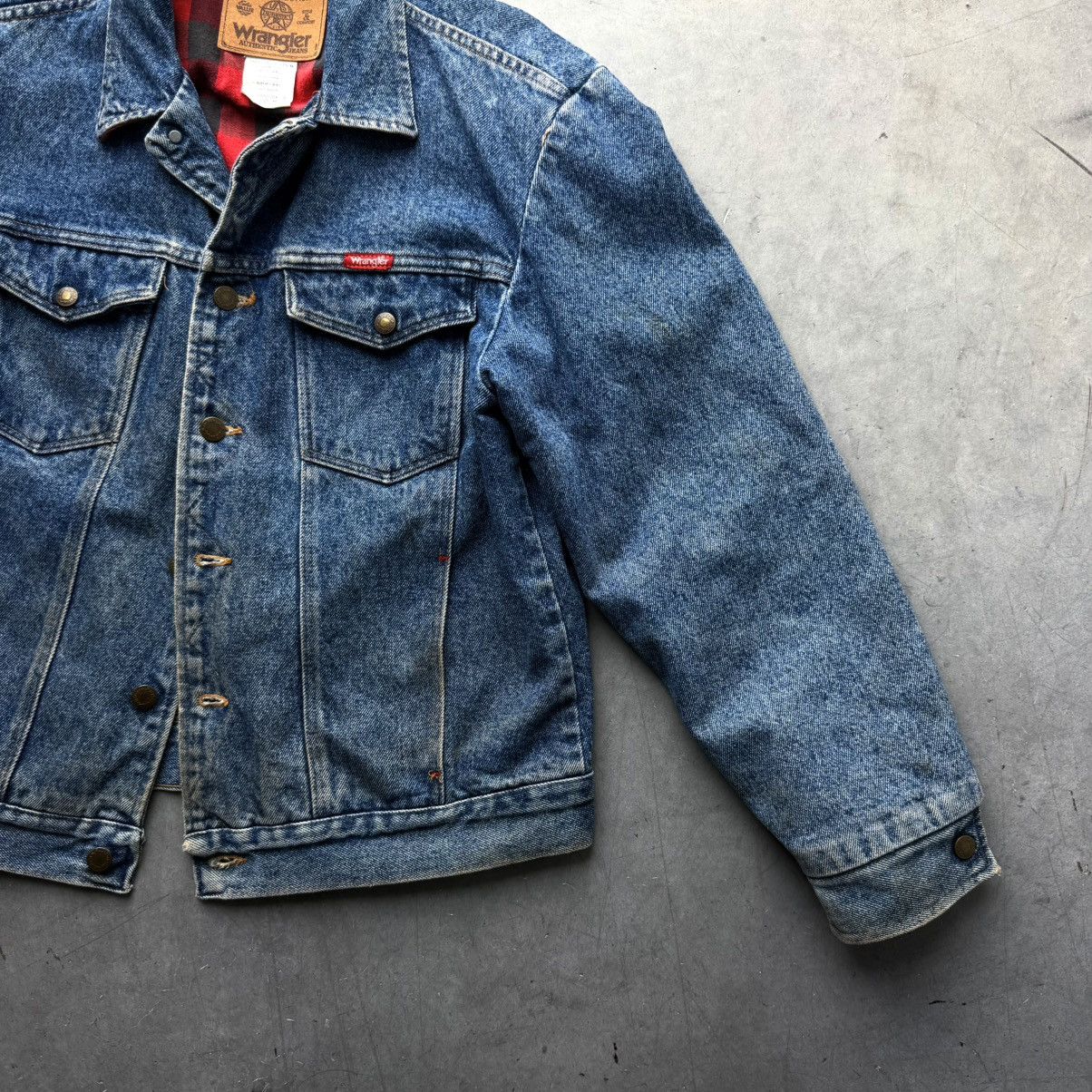 Vintage VINTAGE 90s FADED FLANNEL LINED DENIM JACKER WRANGLER MEDIUM Size US M / EU 48-50 / 2 - 6 Thumbnail
