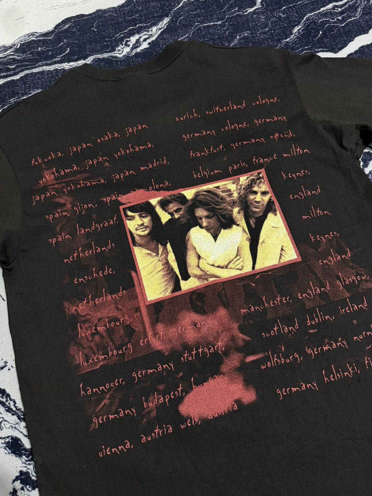 Band Tees Vintage bonjovi 1995 these days tour tshirt Size US M / EU 48-50 / 2 - 18 Thumbnail
