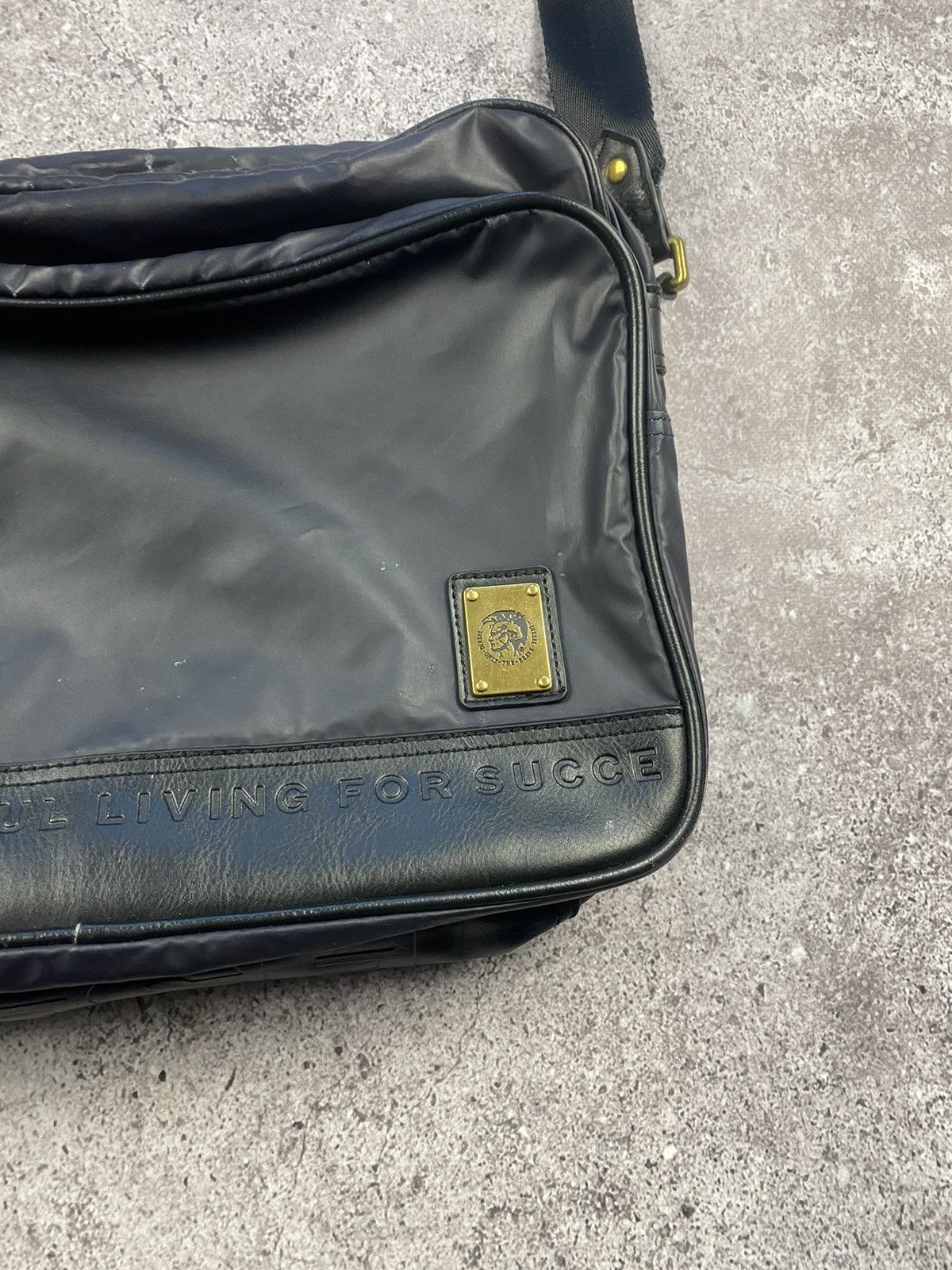 Diesel Vintage Diesel Messenger Shoulders Bag Y2K Leather Big Logo Size ONE SIZE - 3 Thumbnail