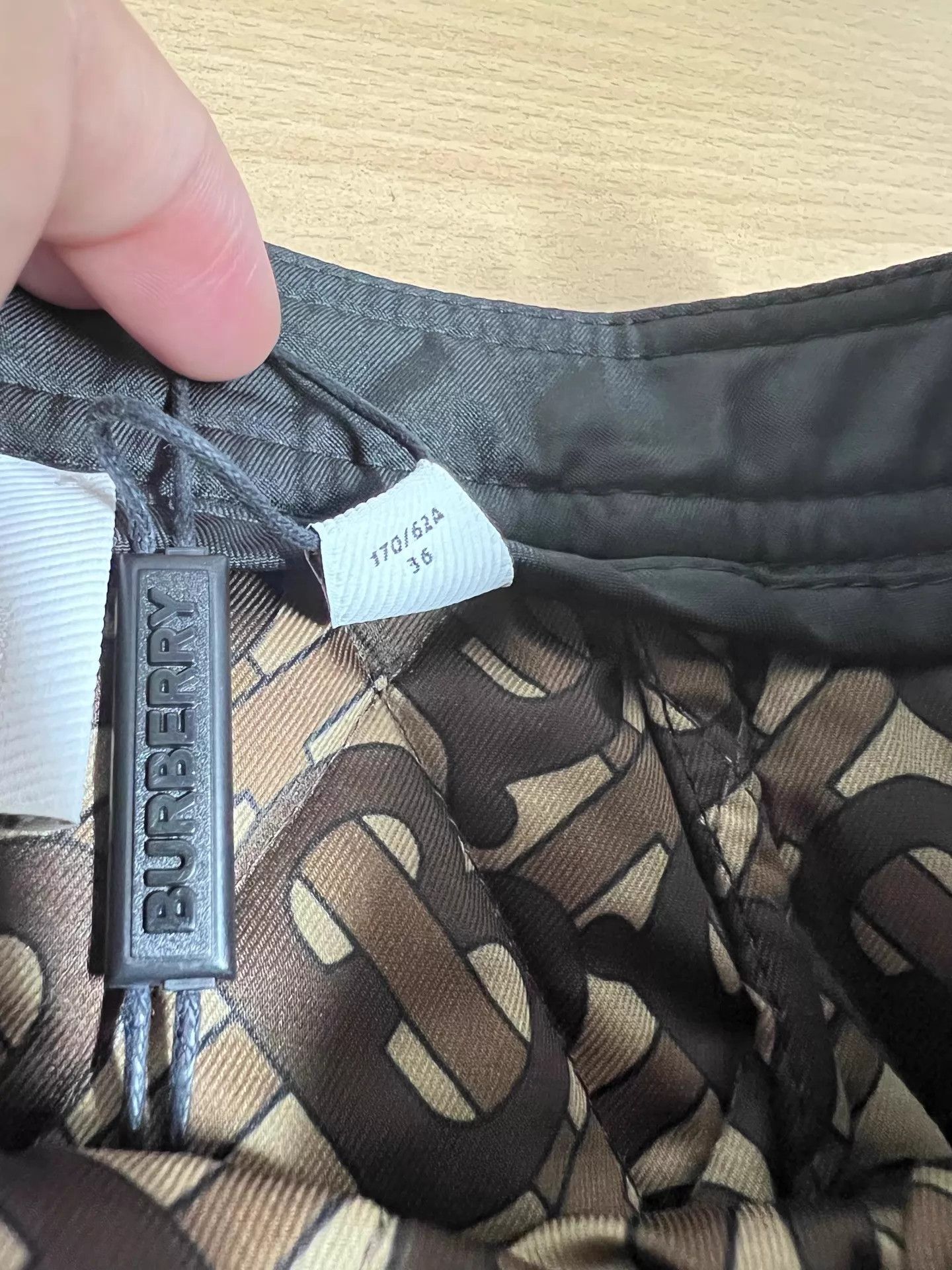 Burberry Burberry Quilted Check A-line Skirt 36 D62702 Size 27" / US 4 / IT 40 - 5 Thumbnail