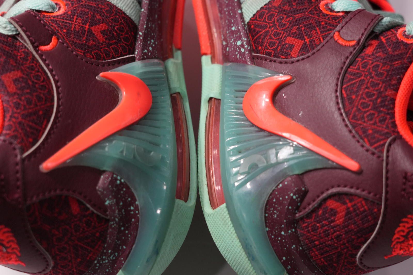 Nike Nike Sneaker Kid's 4Y Lebron Witness 7 Team Red Jade Size US 5 / EU 37 - 6 Thumbnail