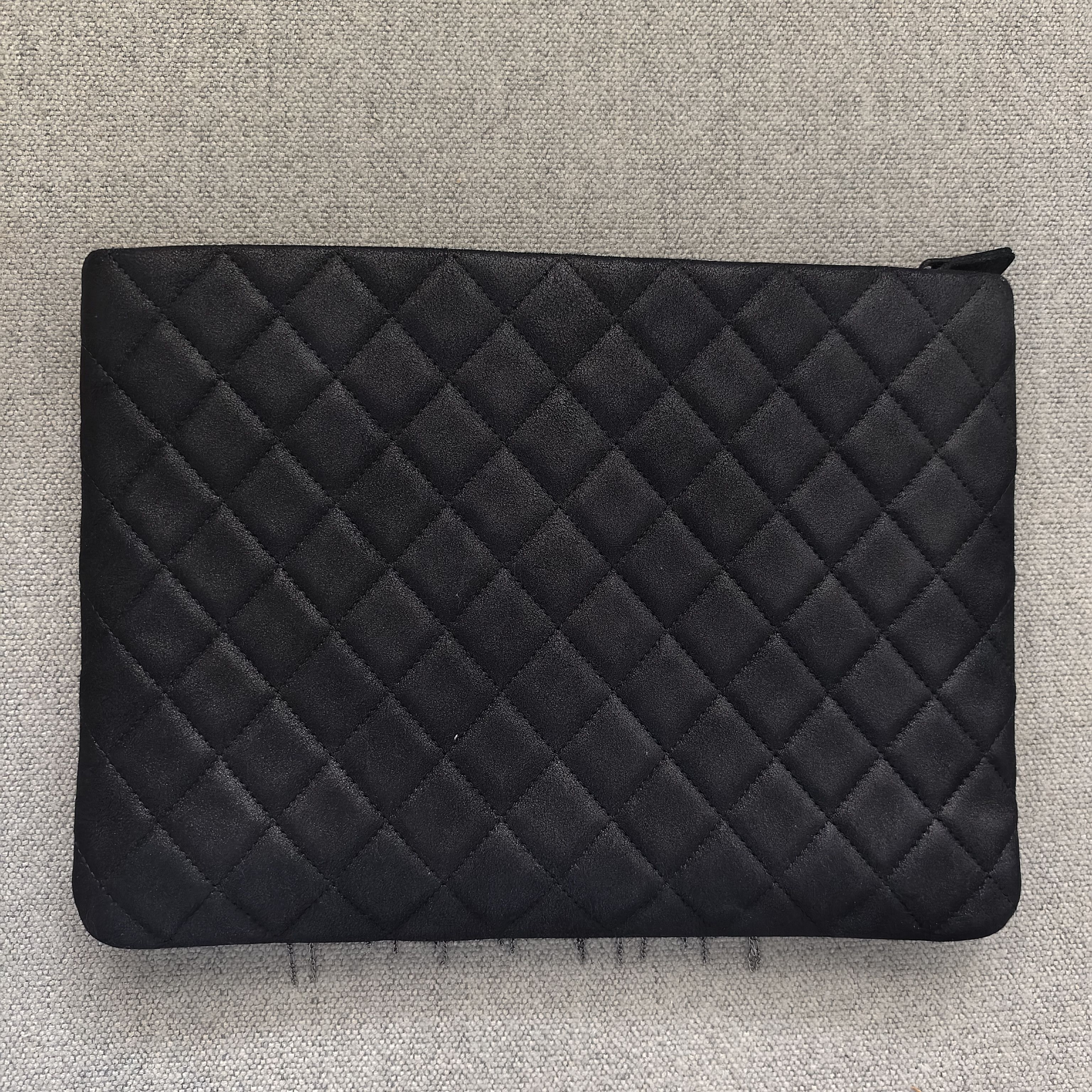 Chanel Chanel 2018 Limited Dripping Chains Crystal Logo O Case Size ONE SIZE - 3 Thumbnail