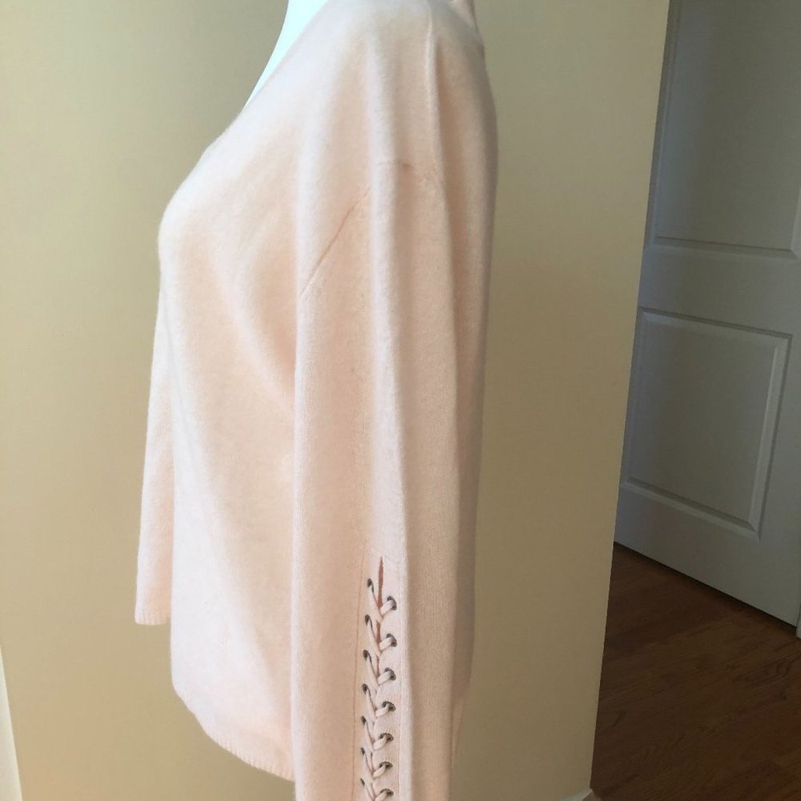 360Cashmere V-Neck Cashmere Sweater with Lace Up Sleeve - 360 Cashmere Size XS / US 0-2 / IT 36-38 - 4 Thumbnail