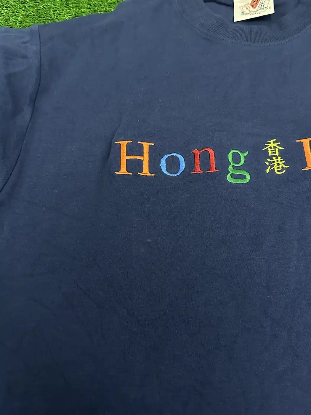 Vintage 90’s Hong-Kong Wild Nature Embroidered Logo T-Shirt