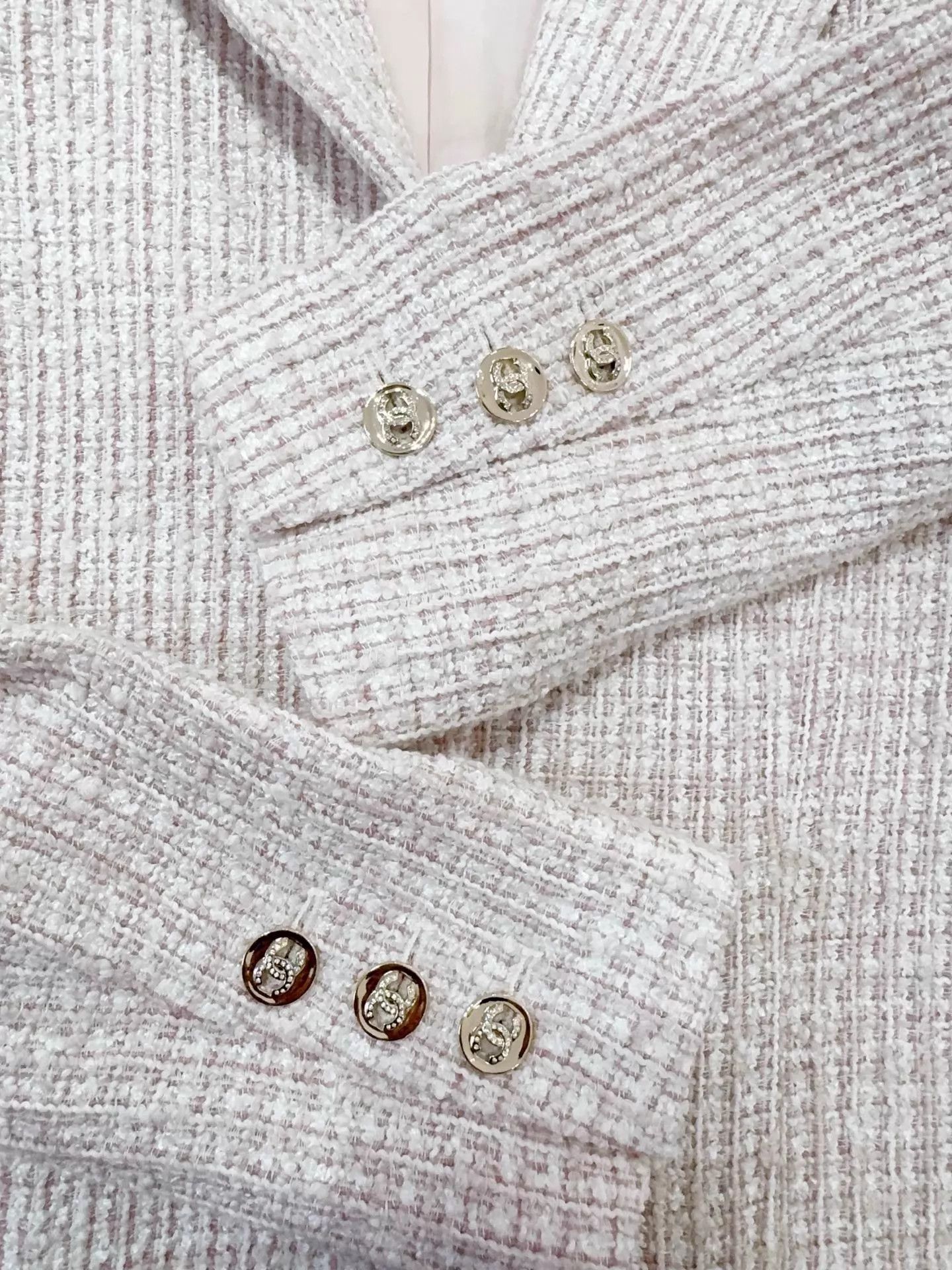 Chanel Chanel 24P Pale Pink Tweed Jacket 40 Near New Size M / US 6-8 / IT 42-44 - 5 Thumbnail