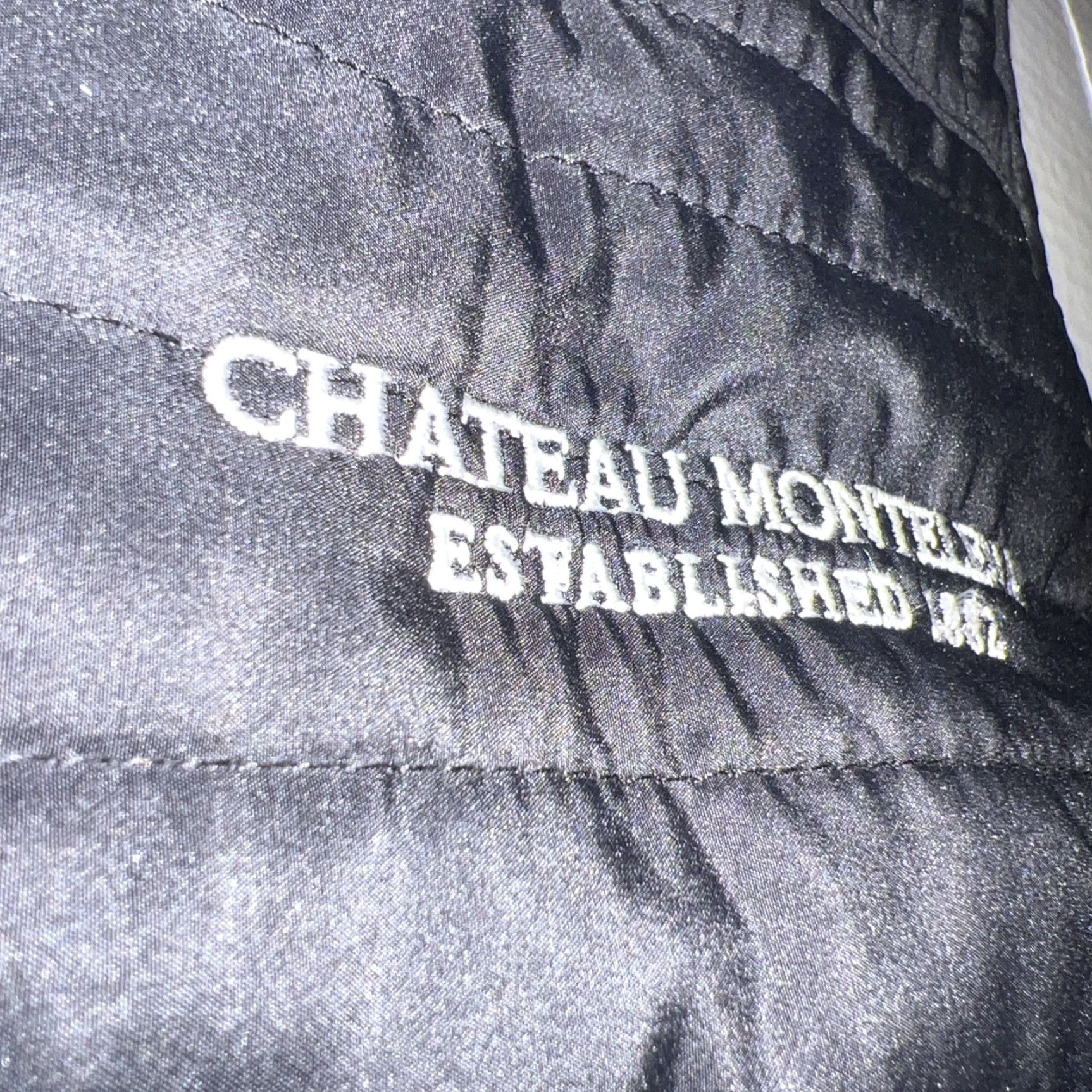 Vintage VINTAGE Chateau Montelena Winery Women’s Black Fleece Vest L Quilted Logo Full Zip Pockets Mid-Length Sleeveless All Seasons Casual Travel Workwear Size L / US 10 / IT 46 - 4 Thumbnail