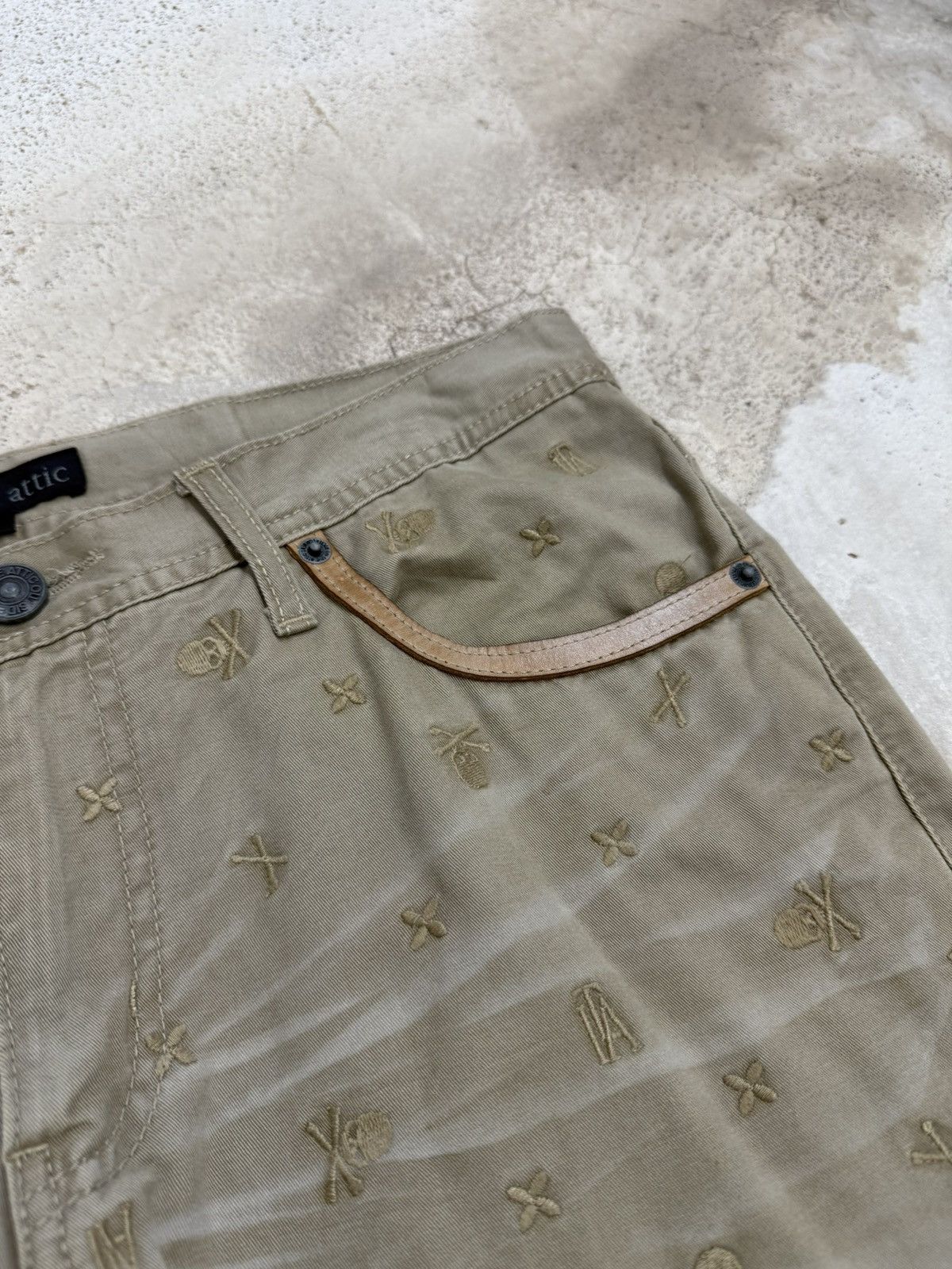 In The Attic In The Attic Embroidery Skull Design Japanese Short Pants Size US 31 - 6 Thumbnail