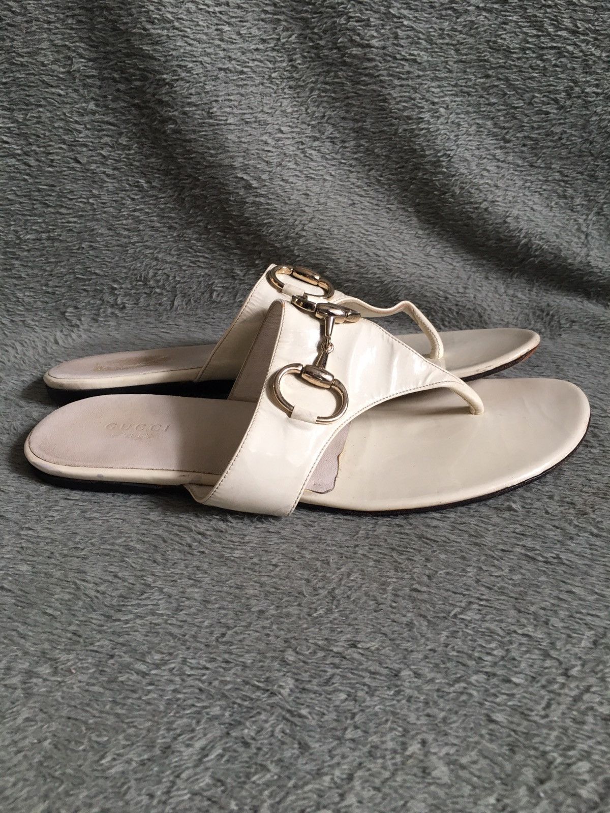 Gucci GUCCI Ivory Patent Leather Horsebit Flip Flop Sandals EU38 Size US 8 / IT 38 - 8 Thumbnail
