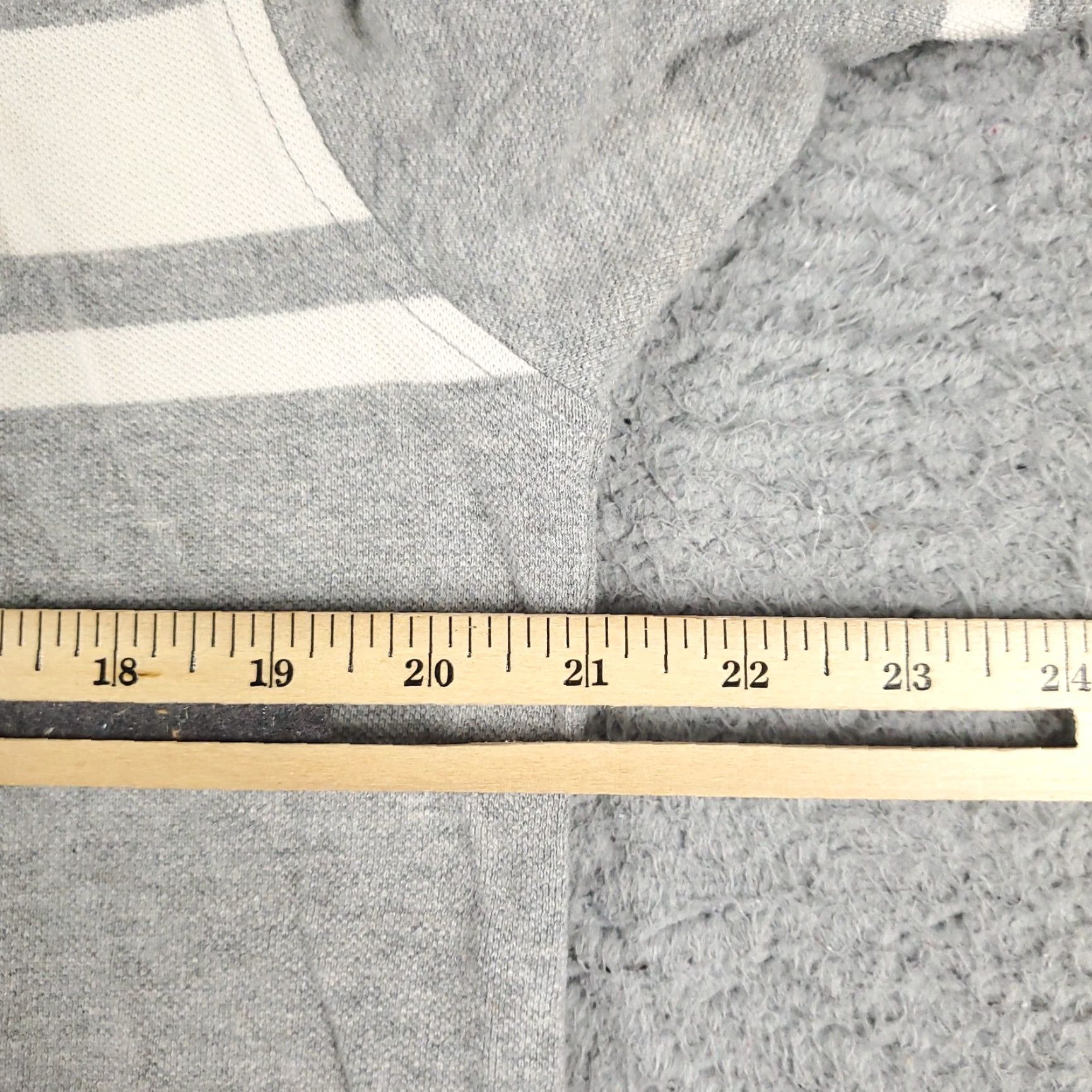 Tommy Hilfiger Tommy Hilfiger Shirt Mens Size Large Gray Crew Neck Short Sleeve Cotton Logo Classic American 90s style - Mens Size US L / EU 52-54 / 3 - 7 Thumbnail