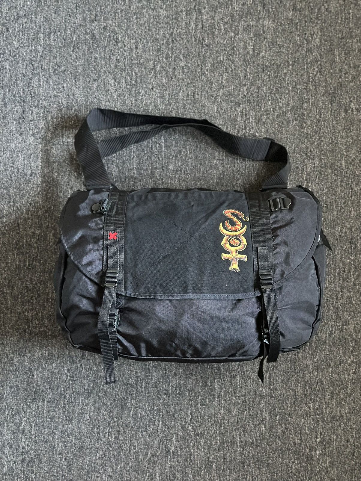 Vintage 90's Quiksilver Messenger/cargo Bag in Black, Men's