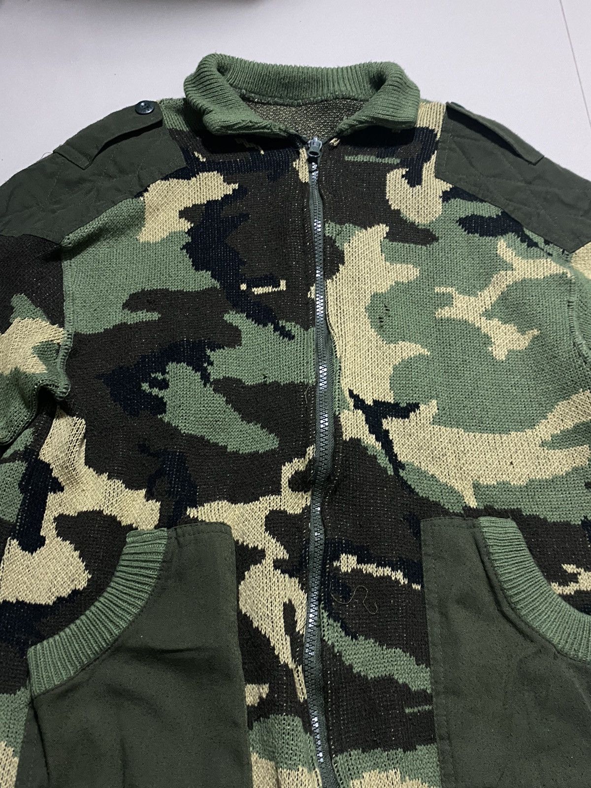 Japanese Brand Vintage Trashed Camo Military Knit Zip Jacket - L Size US L / EU 52-54 / 3 - 3 Thumbnail