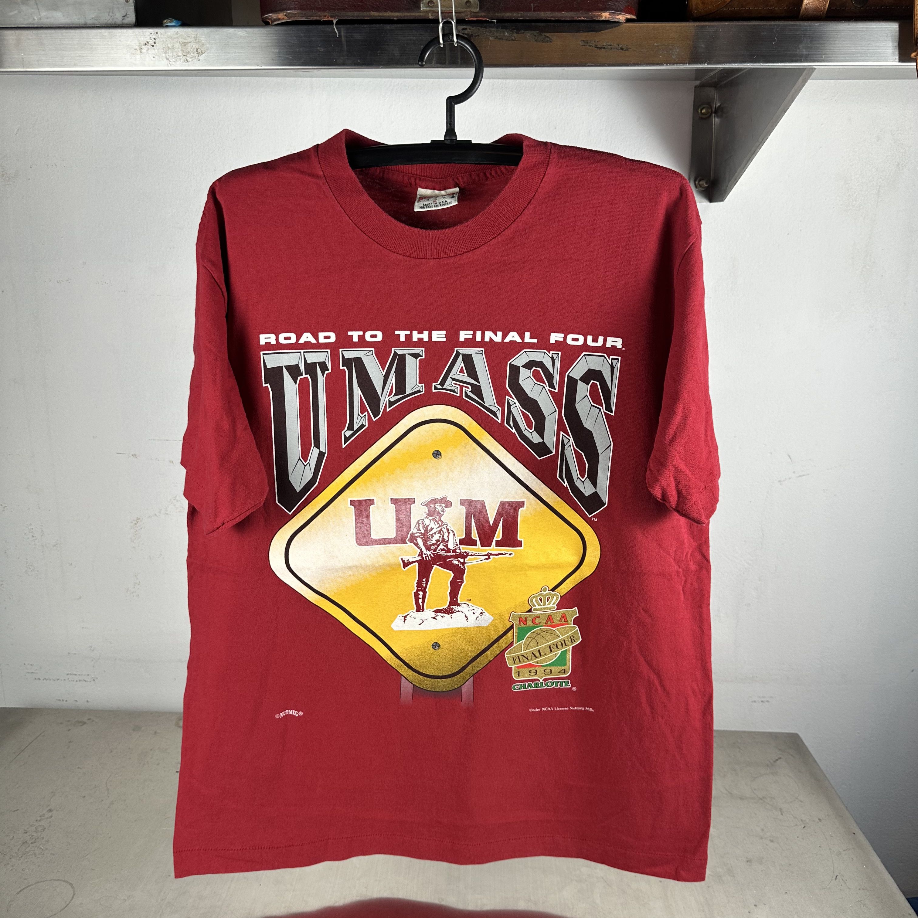 Vintage 1994 Umass Minutemen NCAA Road to the Final Four T-shirt Size US XL / EU 56 / 4 - 1 Thumbnail