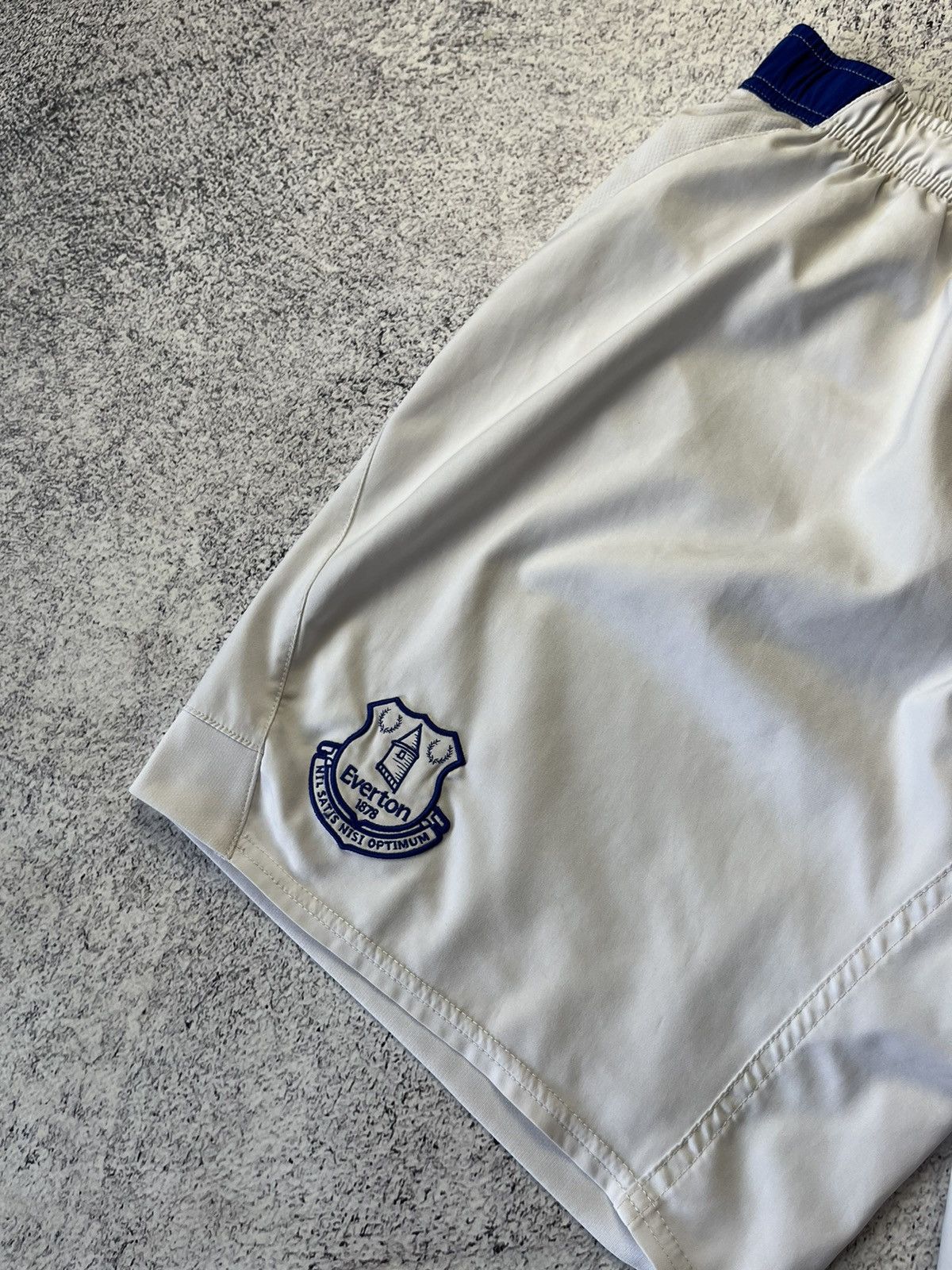 Other Everton Umbro Shorts #8 Size L Size US 34 / EU 50 - 6 Thumbnail