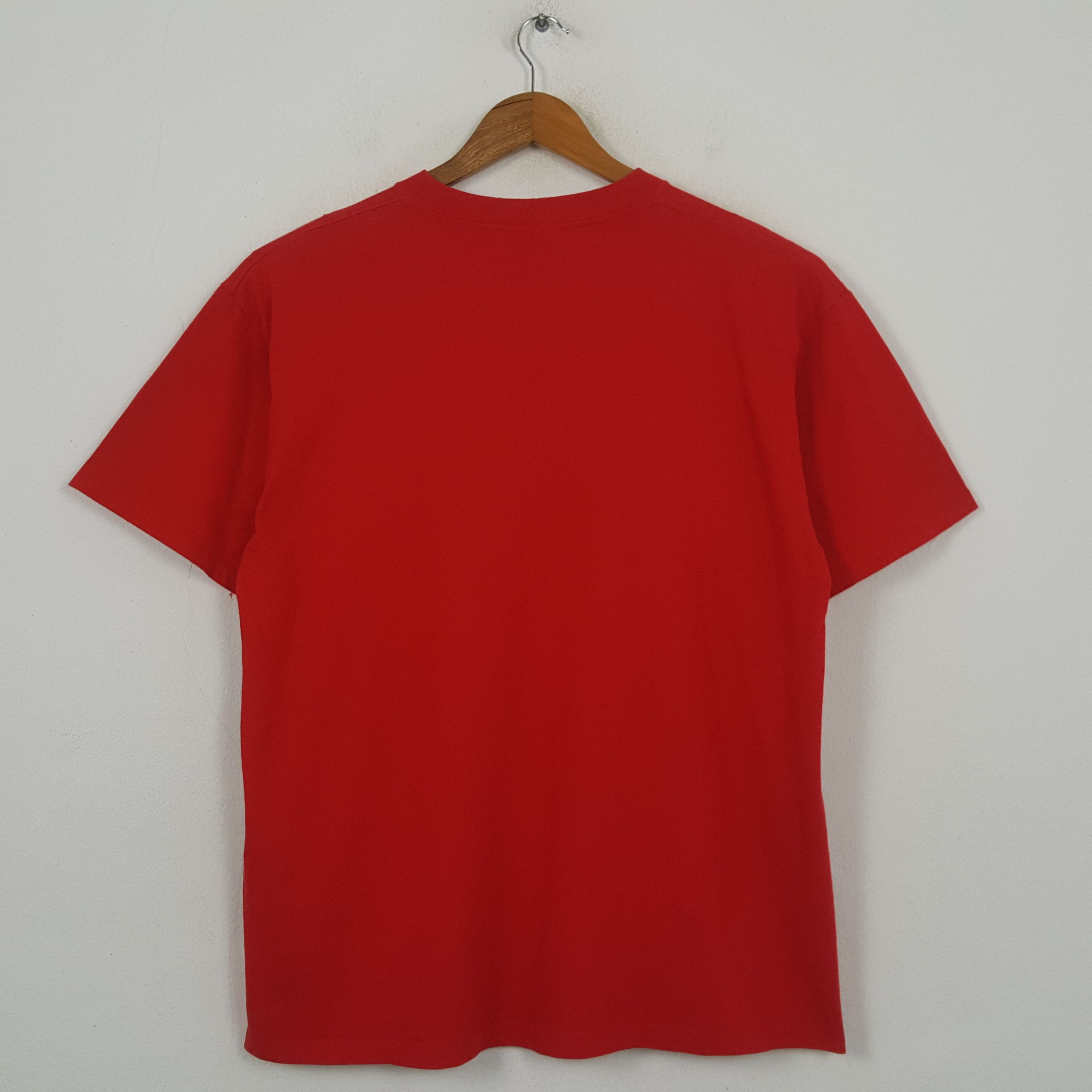 Other Vintage Hug A Firefighter American Fire Depart T-shirt RR1 Size US XL / EU 56 / 4 - 3 Thumbnail