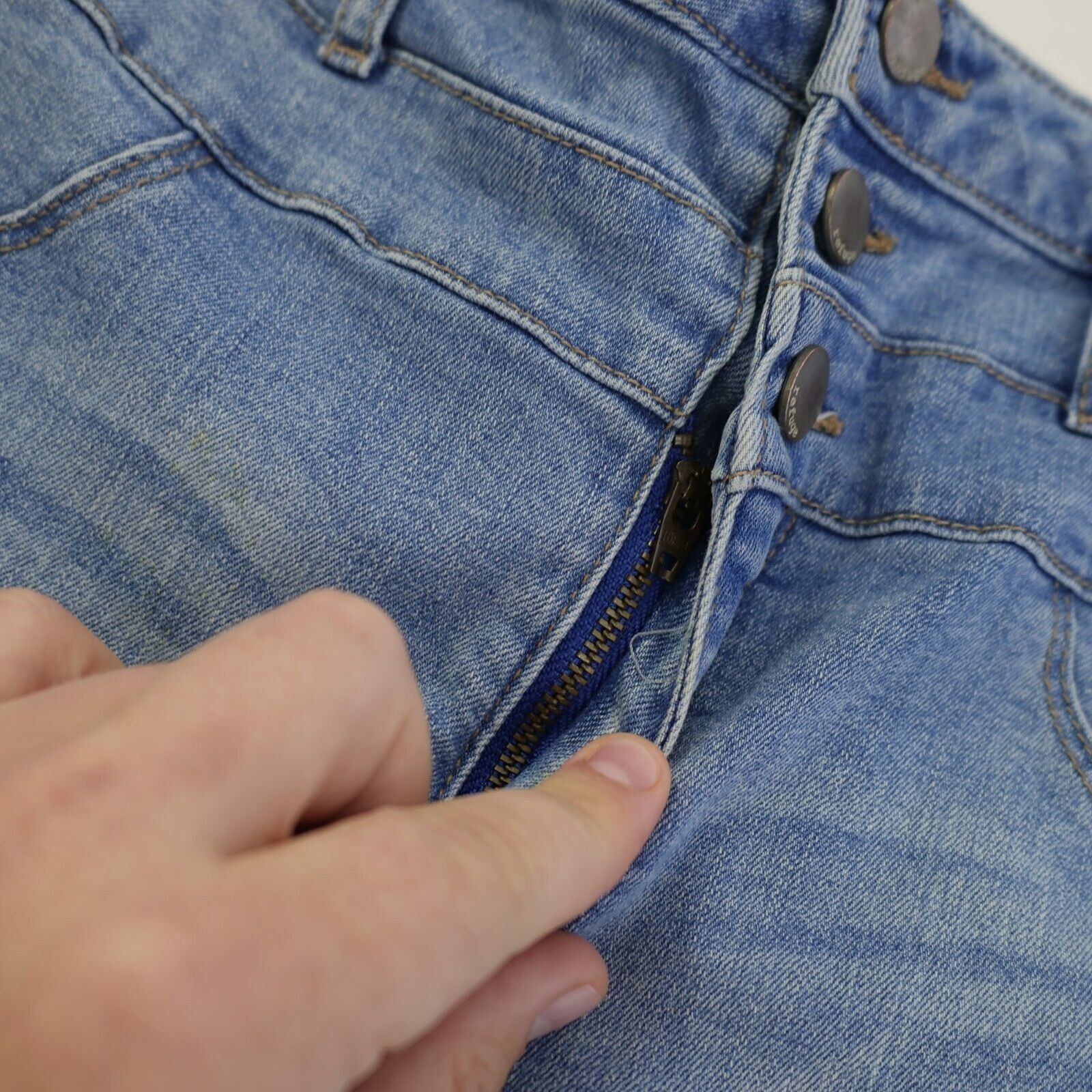 Designer Refuge Light Blue Denim Shorts Size 10 Zip And Button Whiske Size 32" / US 10 / IT 46 - 5 Thumbnail