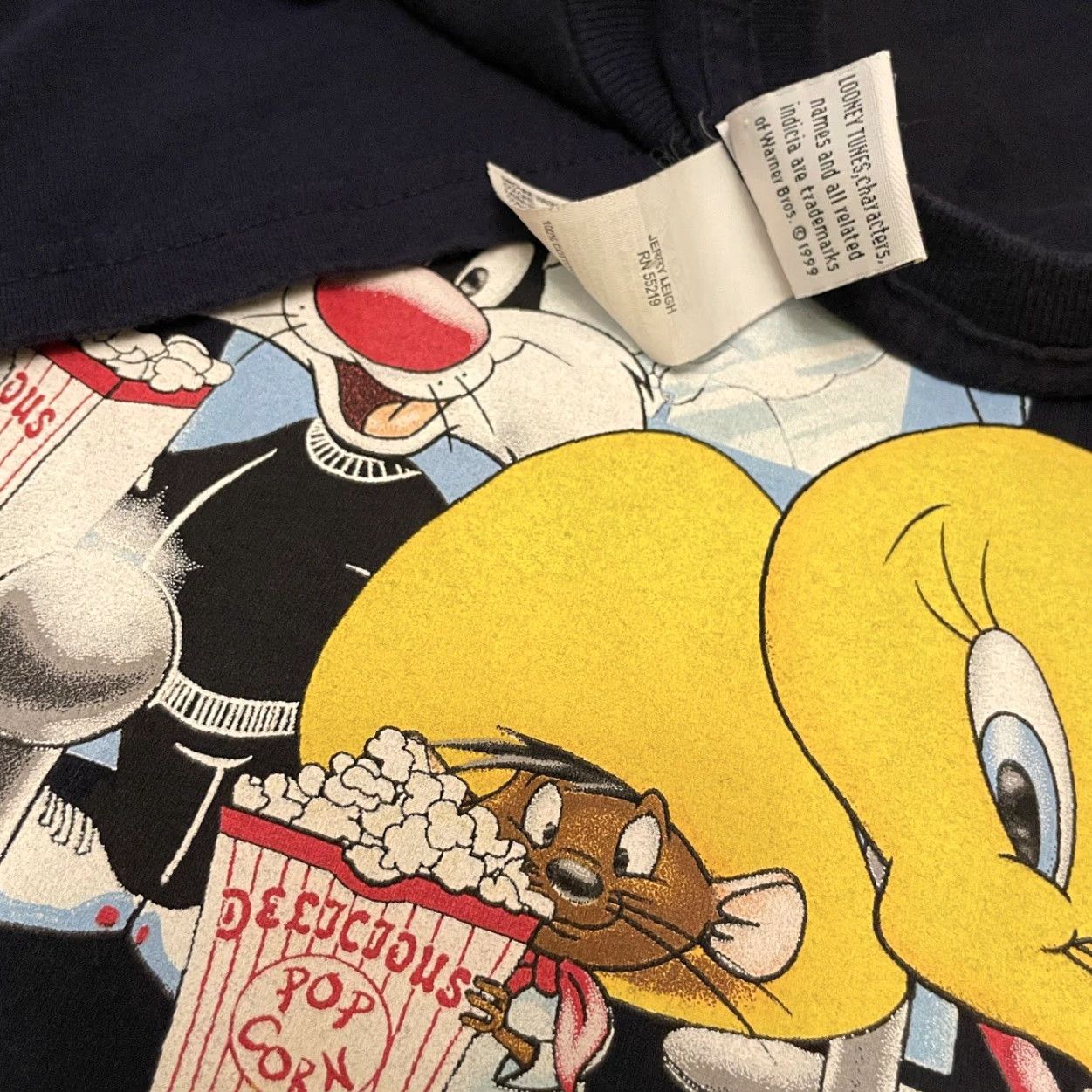 Vintage VINTAGE 90s Looney Tunes T-Shirt Mens L Navy Tweety Sylvester Bugs Bunny Speedy Gonzales, 1999, Cartoon Movies Theme Size US L / EU 52-54 / 3 - 2 Thumbnail