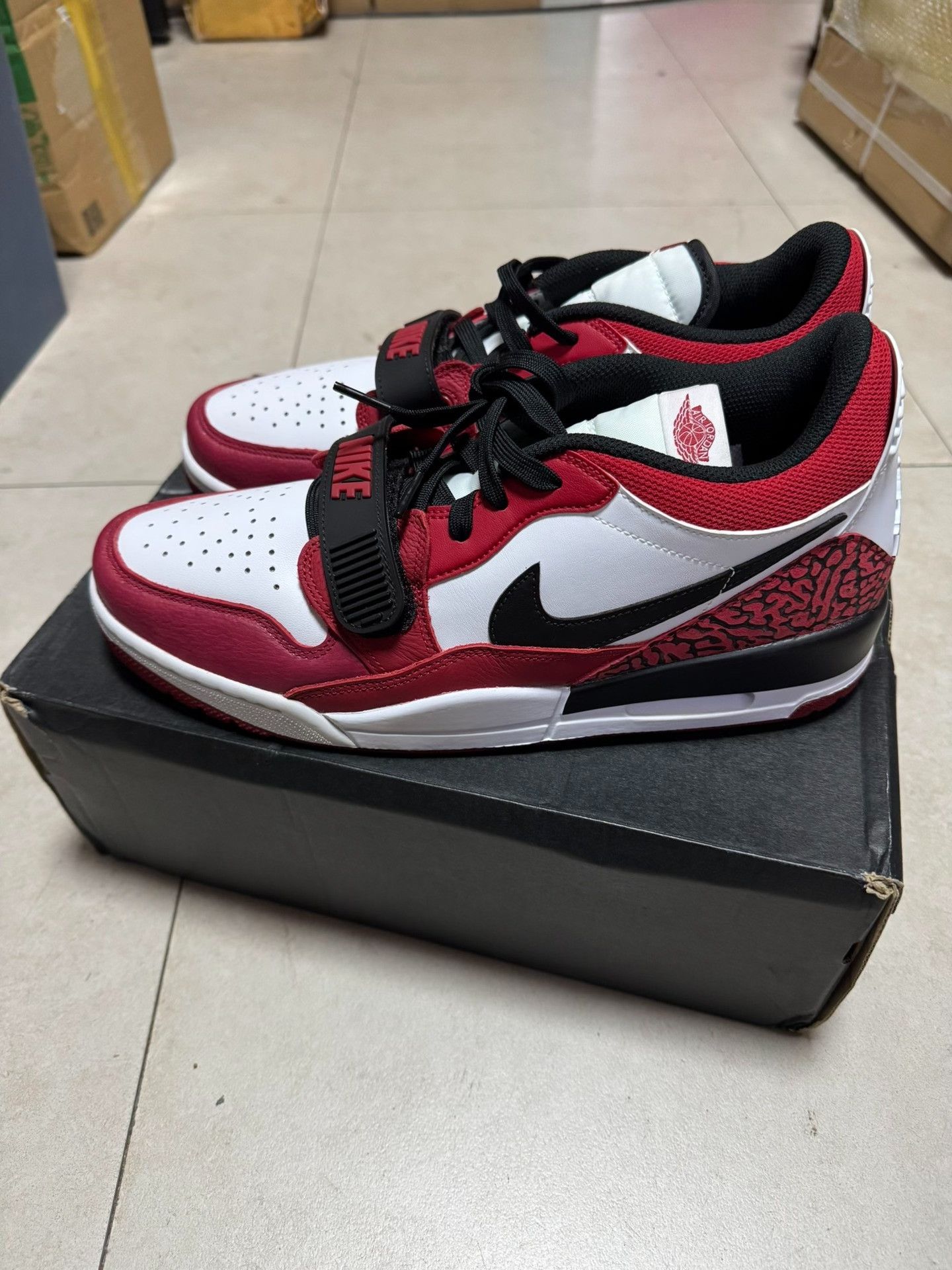 Nike Nike Black Lowtop Sneakers 11 Men Size US 11 / EU 44 - 1 Thumbnail