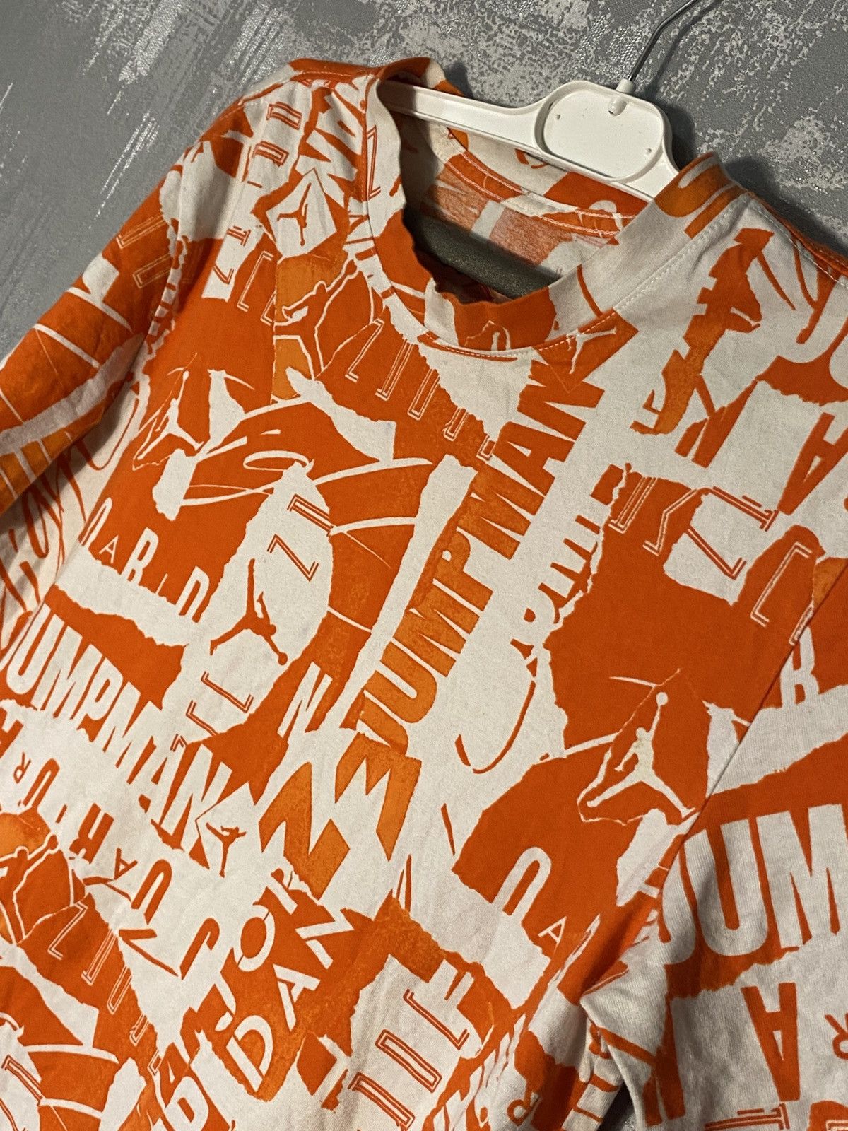 Jordan Brand Air Jordan White Orange Full Print T shirt Graffiti Retro Size US S / EU 44-46 / 1 - 6 Thumbnail