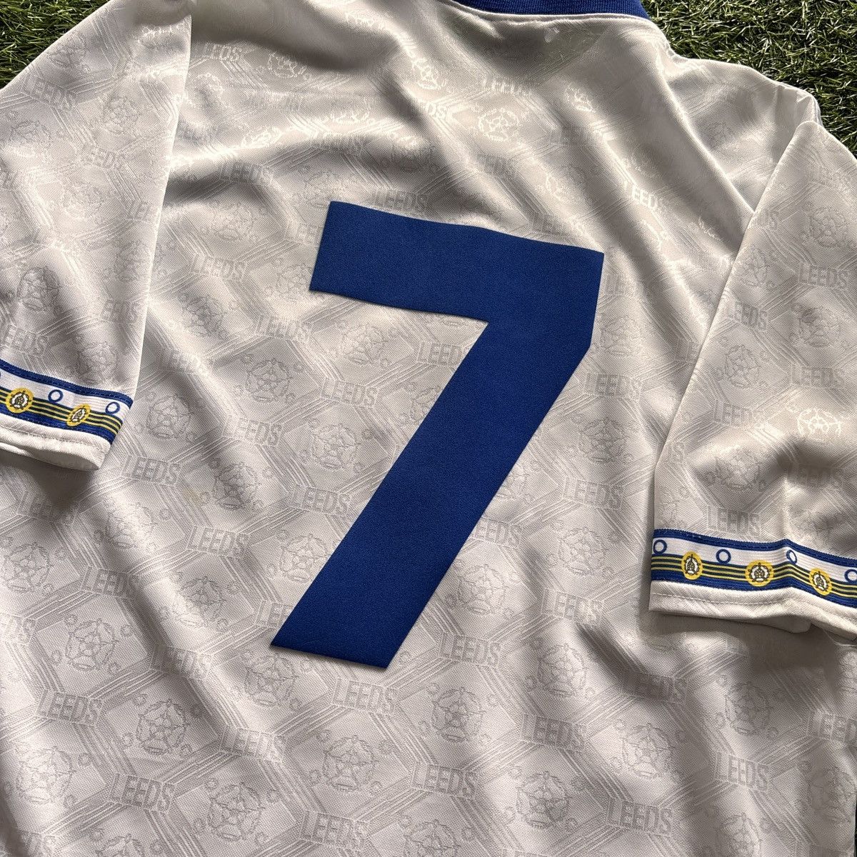 Vintage Leeds United Home 1992-93 Cantona #7 Soccer Jersey Size US M / EU 48-50 / 2 - 11 Thumbnail