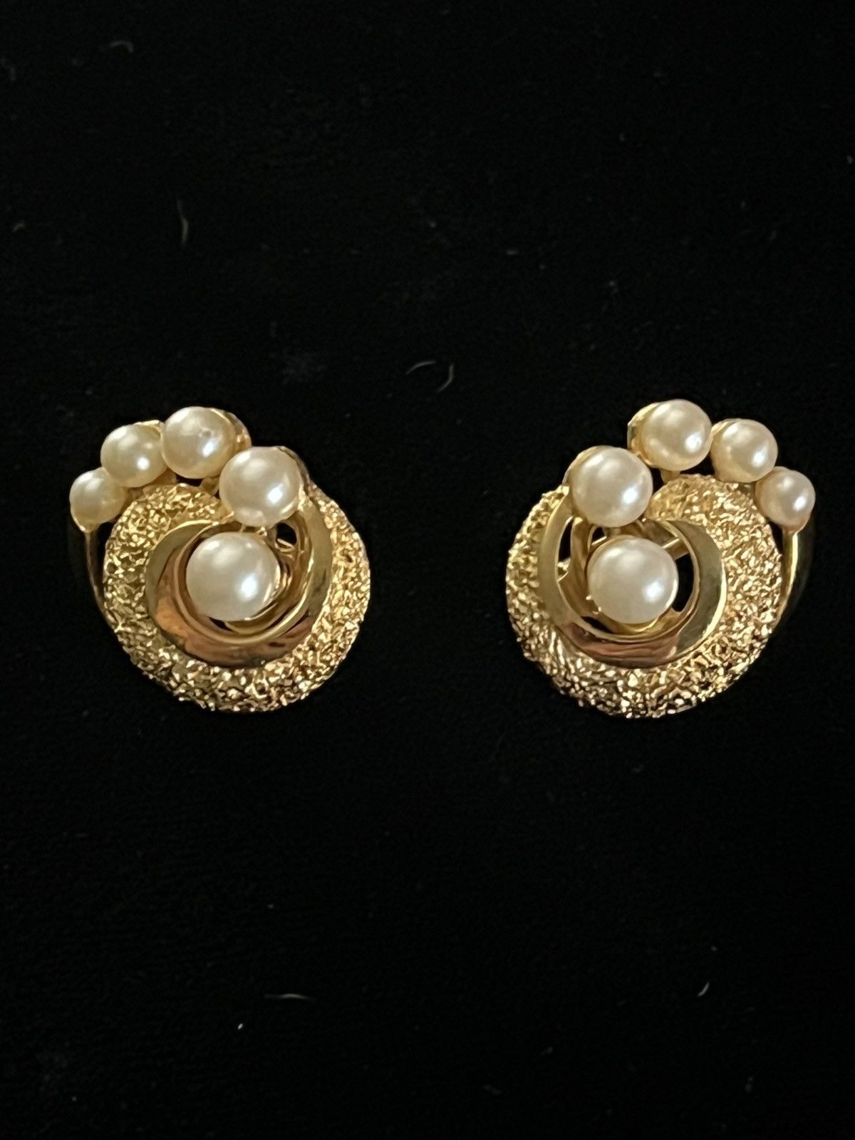 Other Vintage Crown Trifari Faux Pearl Swirl Clip-On Earrings Size ONE SIZE - 1 Thumbnail