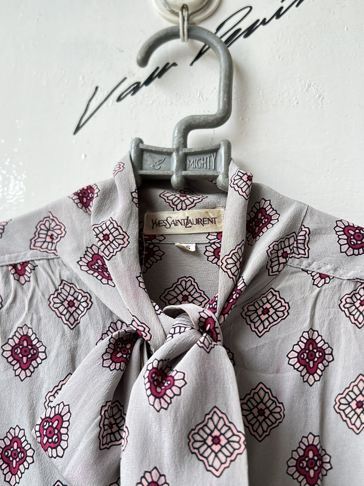 Yves Saint Laurent Yves Saint Laurent YSL Motive Blouse Size L / US 10 / IT 46 - 5 Thumbnail