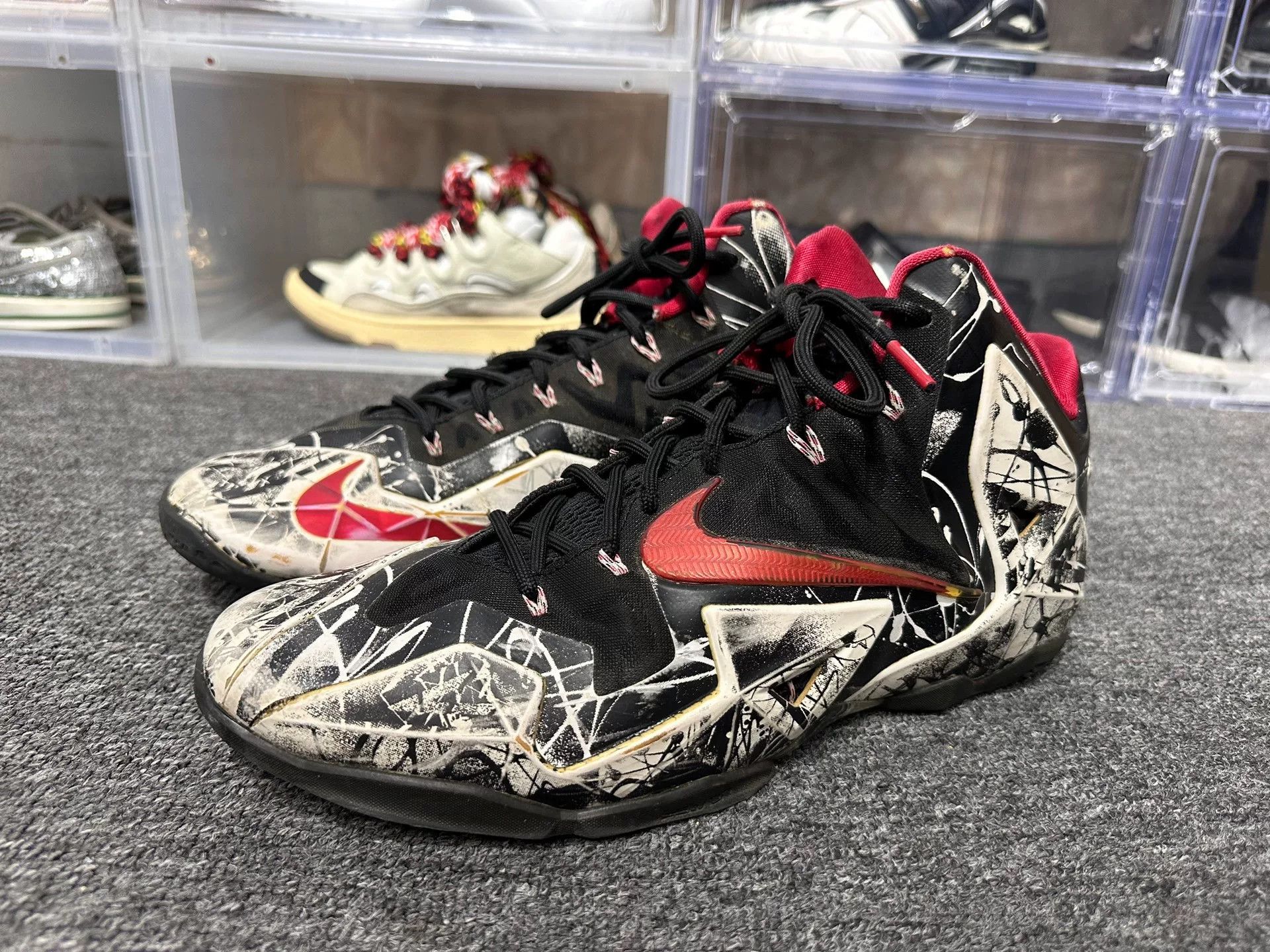 Nike Nike LEBRON Lowtop Sneakers 12 Men Size US 12 / EU 45 - 1 Thumbnail