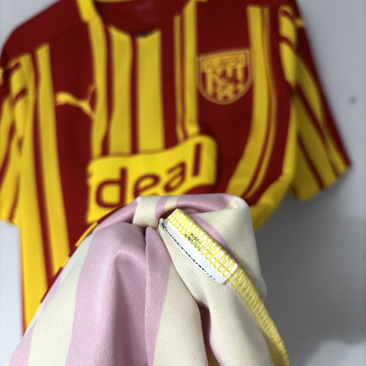 Puma 2019 2020 West Bromwich Albion Puma Away Kit Soccer Jersey Size US S / EU 44-46 / 1 - 5 Thumbnail