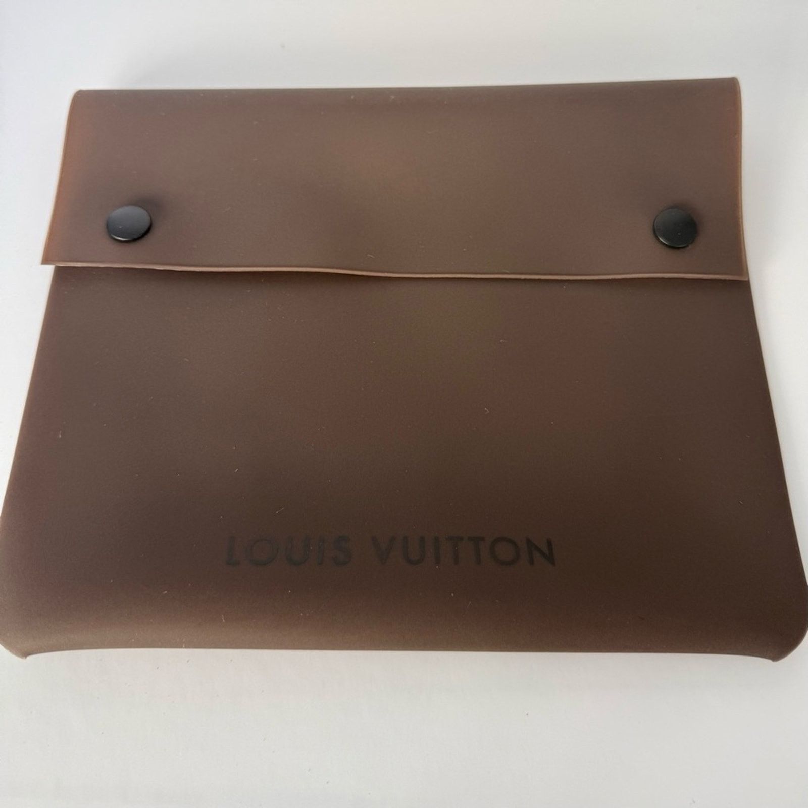 Louis Vuitton Louis Vuitton silicone snap pouch Authentic Size ONE SIZE - 1 Thumbnail