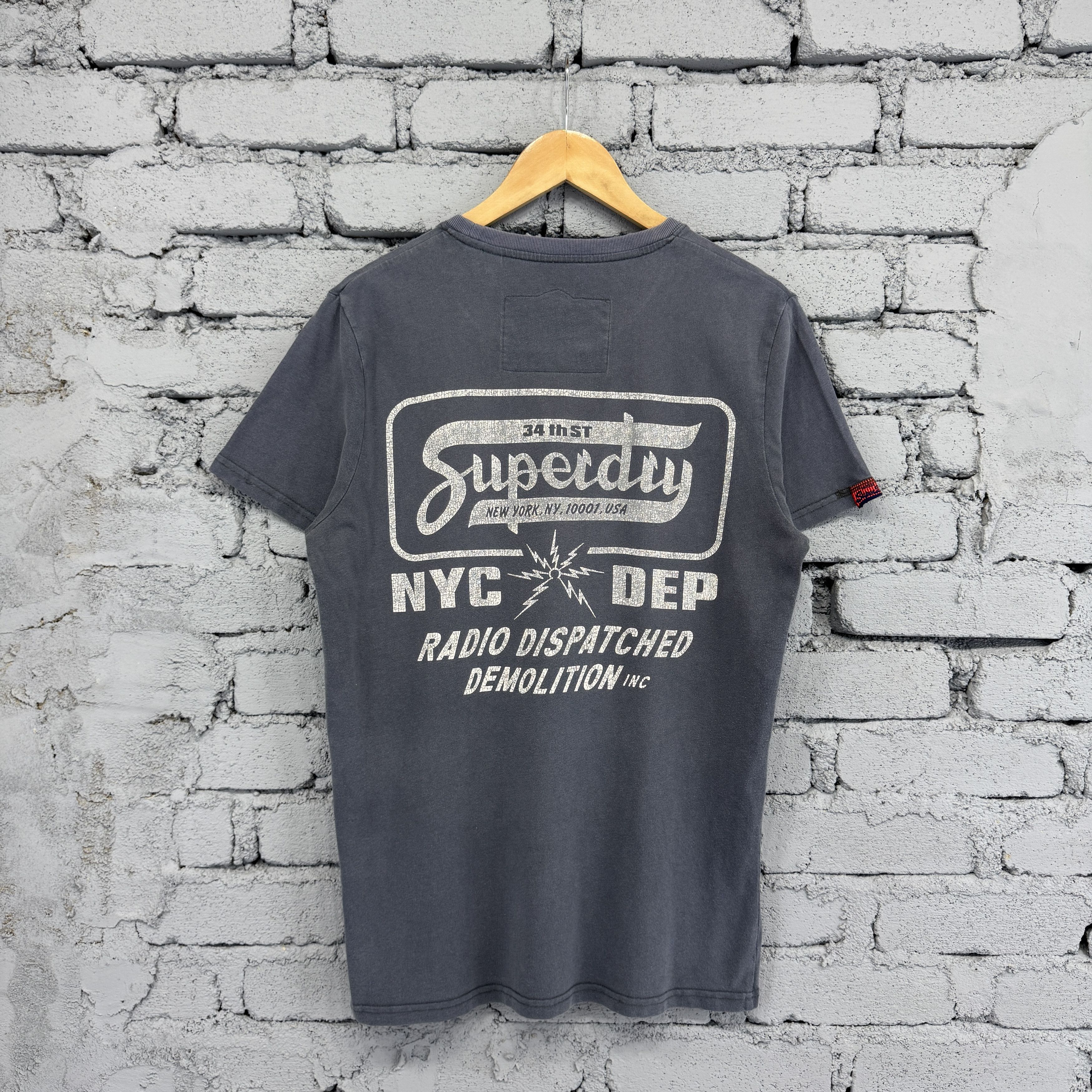 Superdry Superdry Japan NYC Radio Dispatches Demolition Faded Tshirt Size US L / EU 52-54 / 3 - 1 Thumbnail
