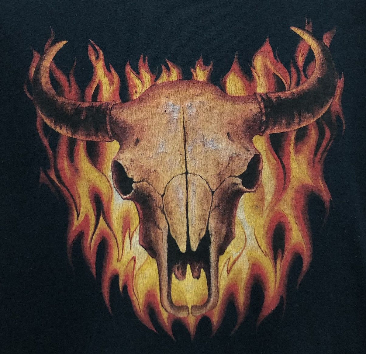 Vintage Vintage Gildan Flaming Buffalo Skull T-Shirt Size US L / EU 52-54 / 3 - 3 Thumbnail
