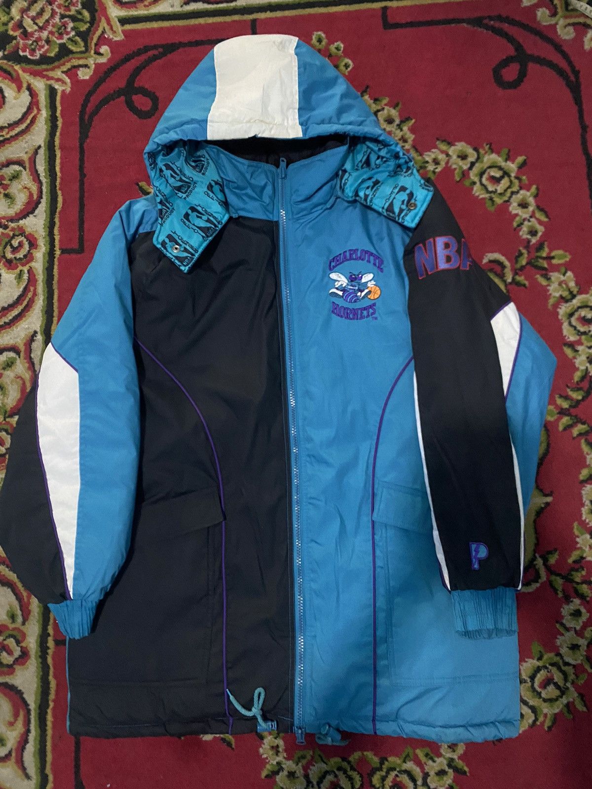 Pro Player Vintage charlotte hornets pro player coat jacket Size US M / EU 48-50 / 2 - 1 Thumbnail