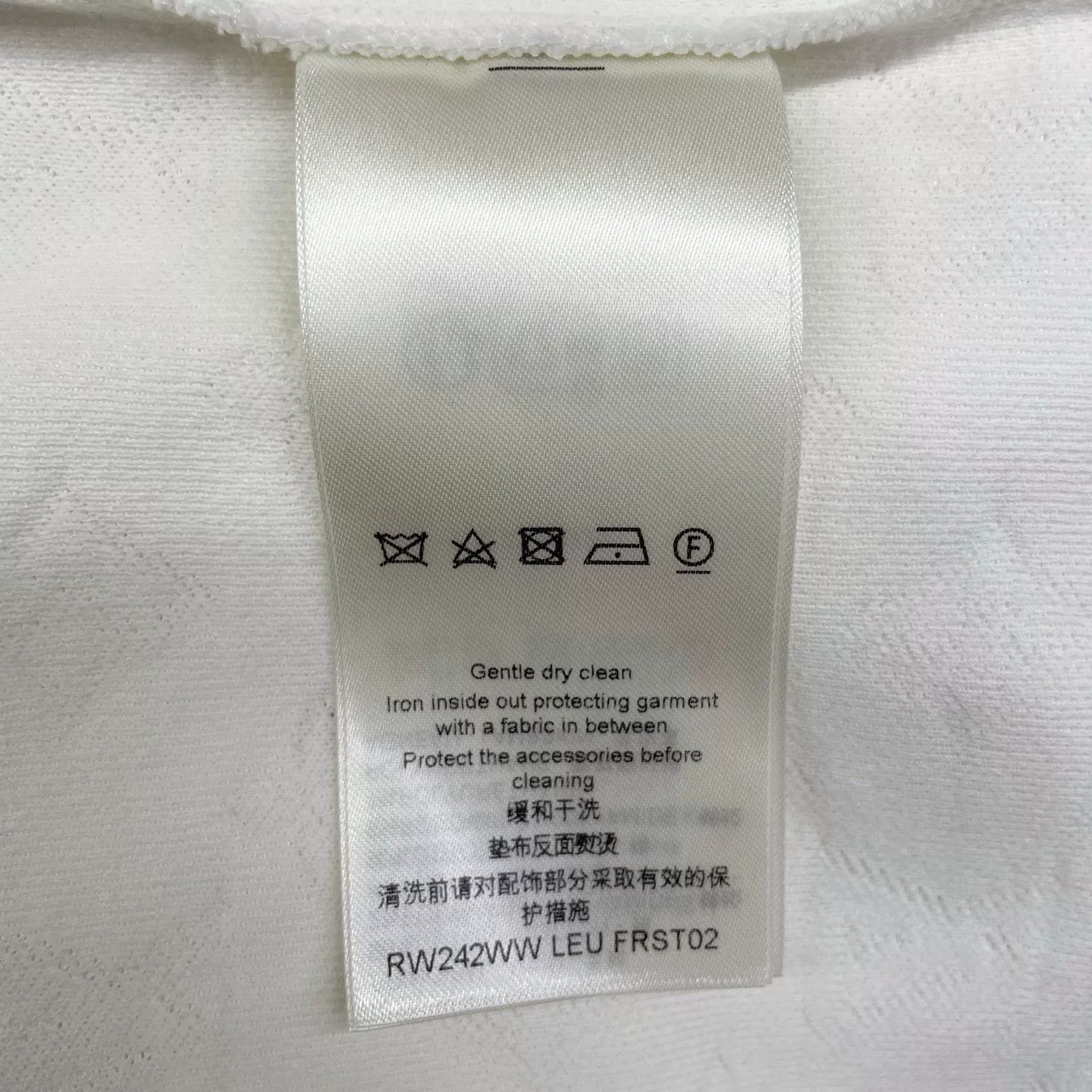 Louis Vuitton louis vuitton white long sleeve sweatshirt Size US M / EU 48-50 / 2 - 6 Thumbnail
