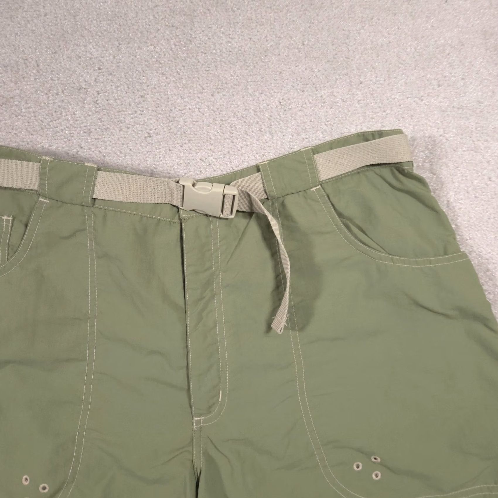 Vintage Guide Series Shorts 18 Green Utility Nylon Hiking Outdoors Pockets Buckle Womens Size 40" / US 18 - 4 Thumbnail