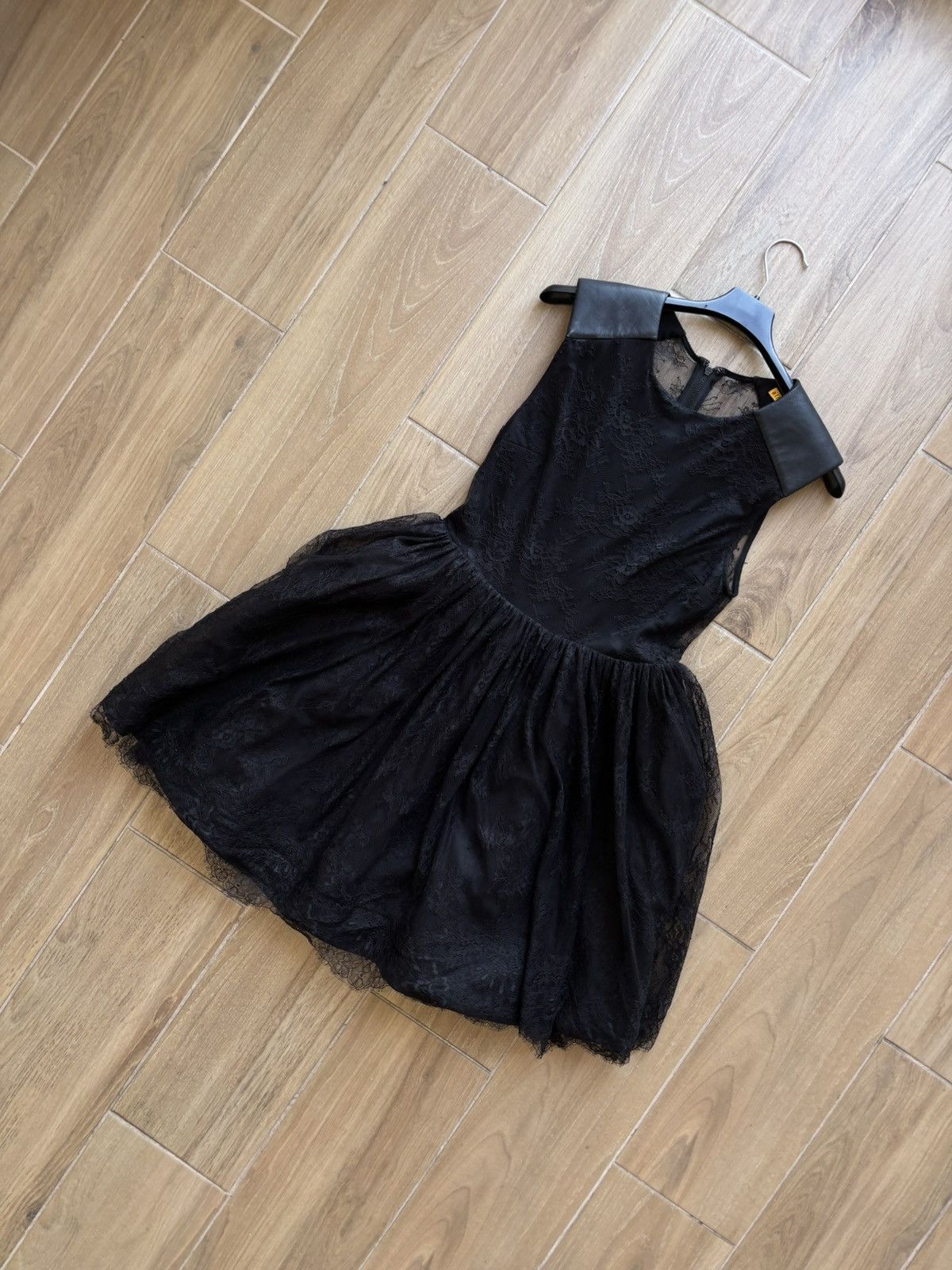 Alice + Olivia Alice + Olivia Black Midi Dress Size M / US 6-8 / IT 42-44 - 14 Thumbnail