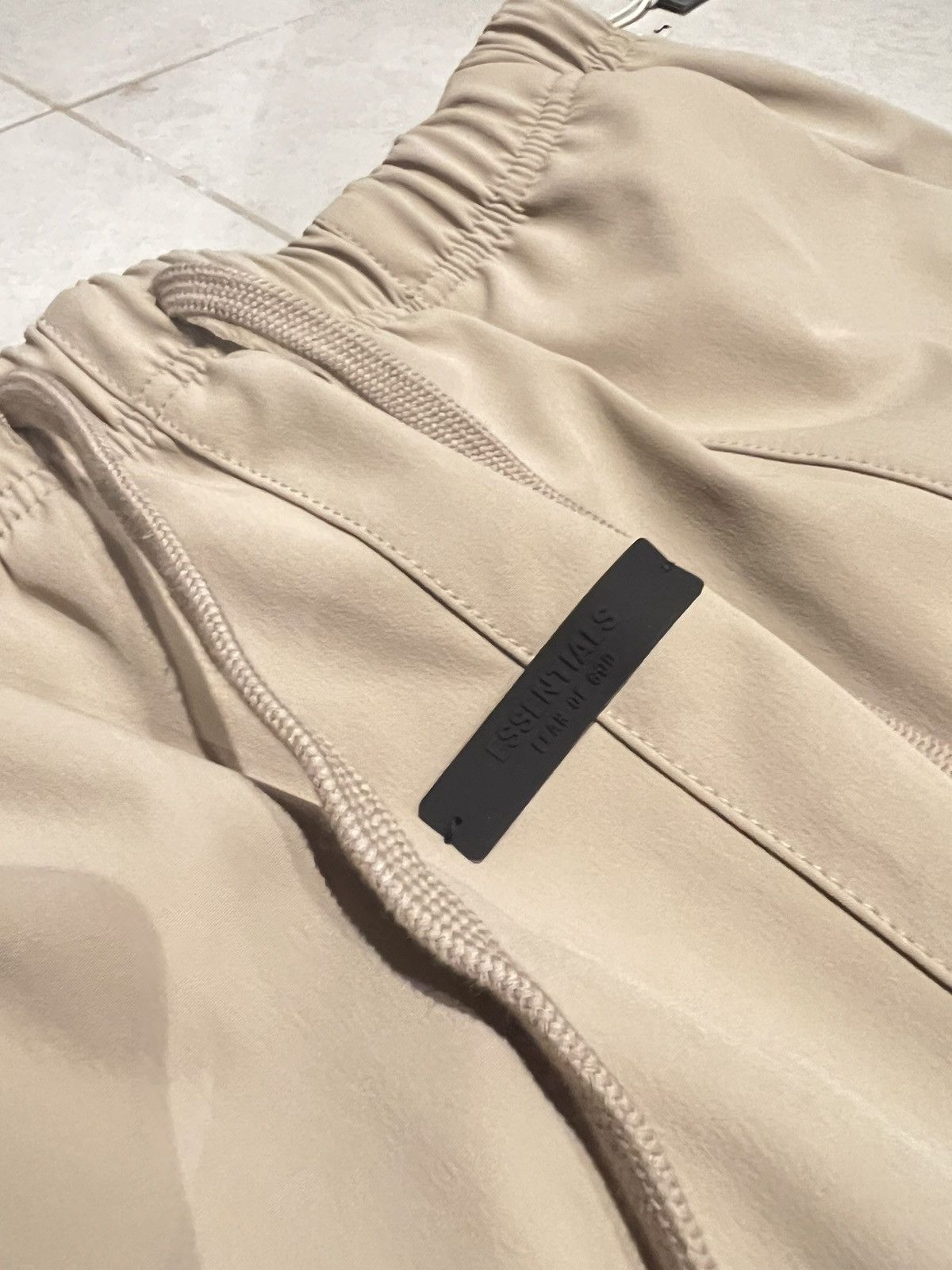 Essentials × Fear of God Fear of God Bonded Nylon Beige Pants Size US 32 / EU 48 - 3 Thumbnail