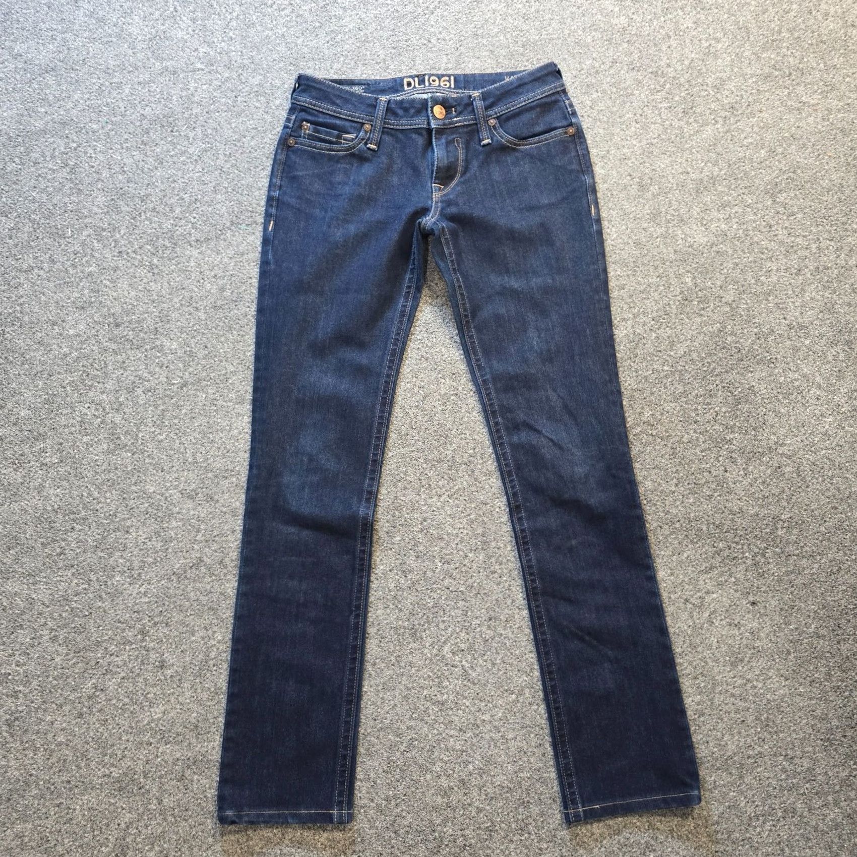 DL1961 DL1961 Jeans Womens Size 26 Blue Denim Kate Slim Straight Stretch Capsule Casual Jeans Women Slim Straight 5-Pocket Inseam 30 in Dark Wash Size 26" / US 2 / IT 38 - 2 Thumbnail
