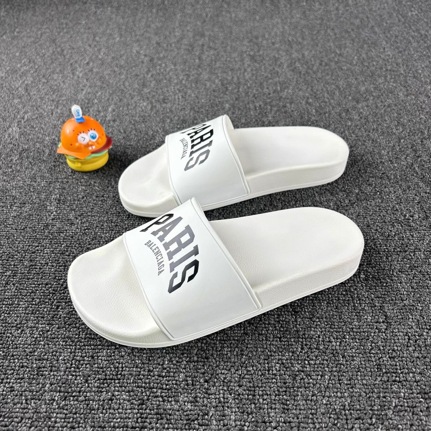 Balenciaga Balenciaga White Women's Minimalist Summer Sandals 35 Size US 4.5 / IT 34.5 - 1 Thumbnail