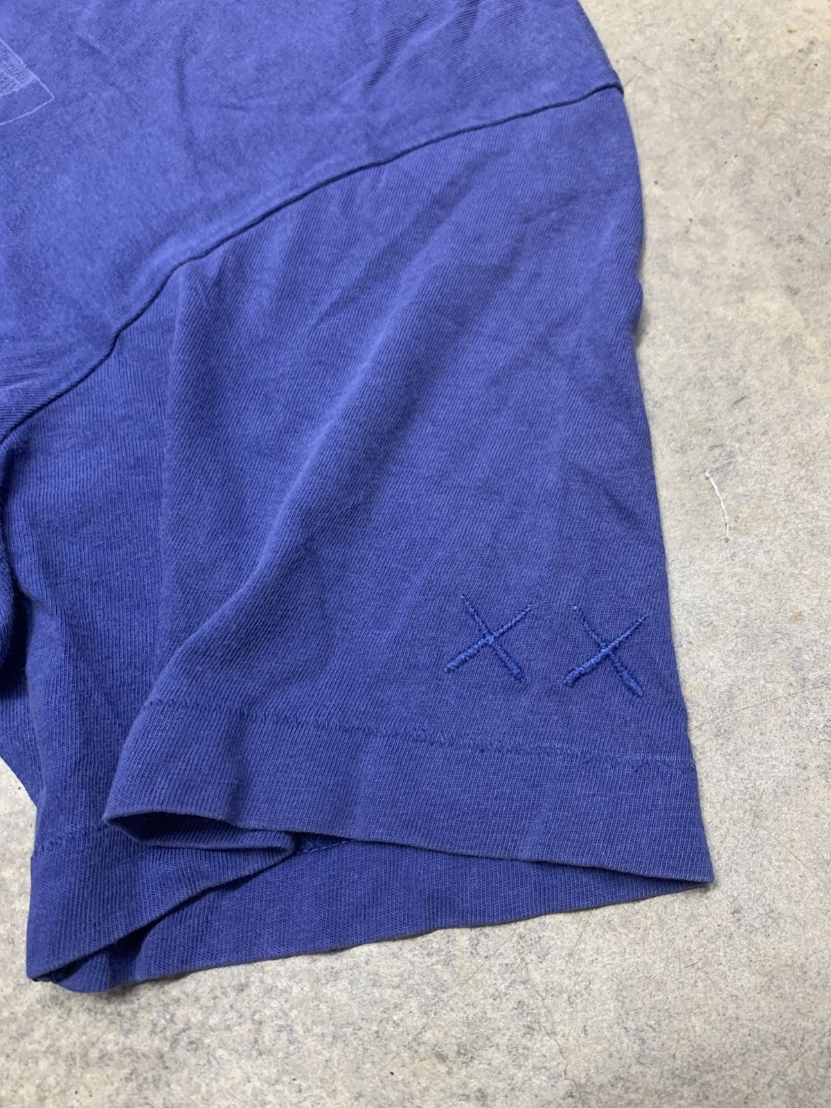 Kaws × Uniqlo Kaws Uniqlo Faded Distressed tee Size US M / EU 48-50 / 2 - 9 Thumbnail
