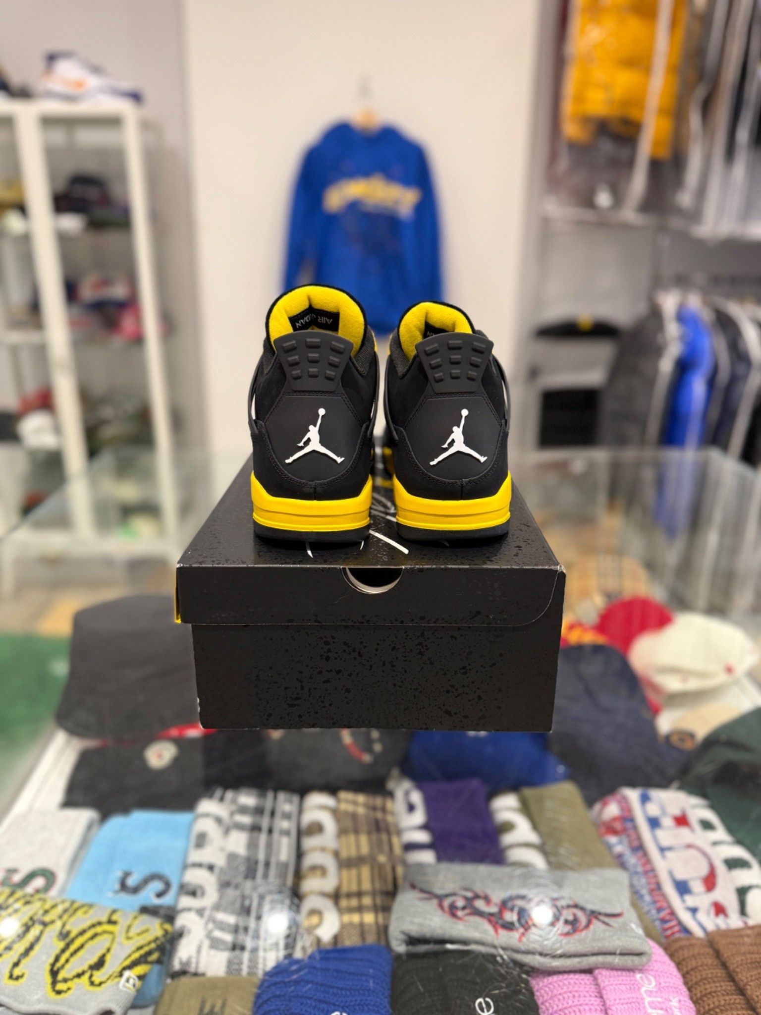 Jordan Brand Jordan 4 Thunder (2023) Size US 11 / EU 44 - 4 Thumbnail