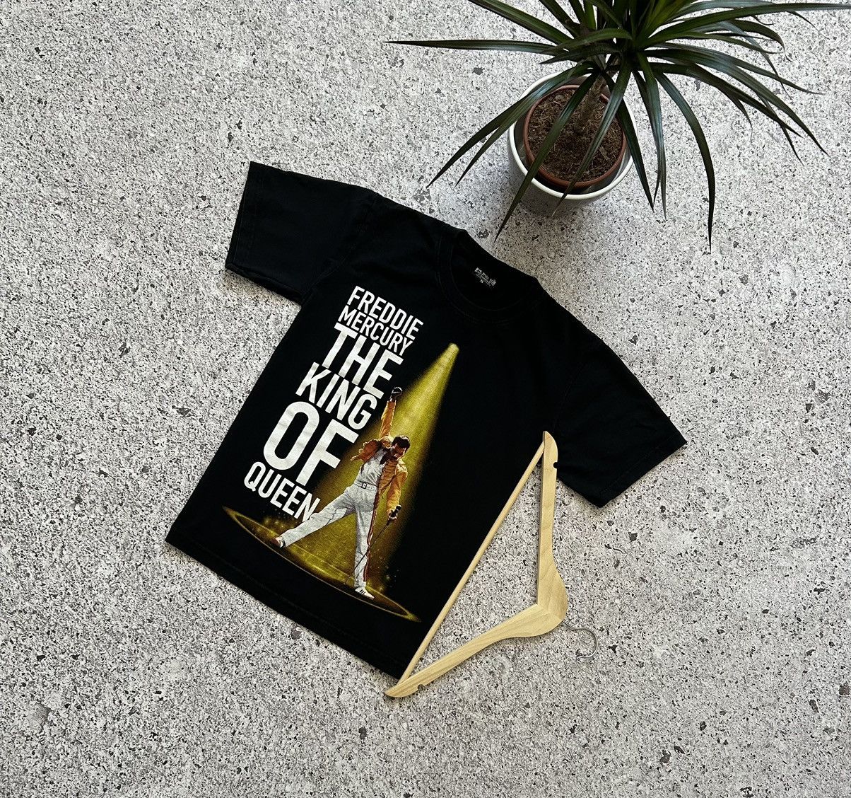 Band Tees Freddie Mercury The King Of Queen Rock Band T-Shirt Size US S / EU 44-46 / 1 - 1 Thumbnail