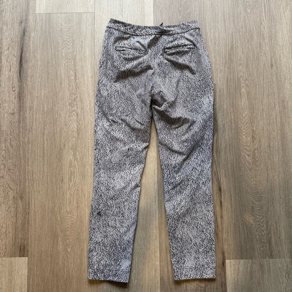 Lululemon Lululemon Athletica White and Grey Jet Track Pants Size 27" / US 4 / IT 40 - 2 Thumbnail