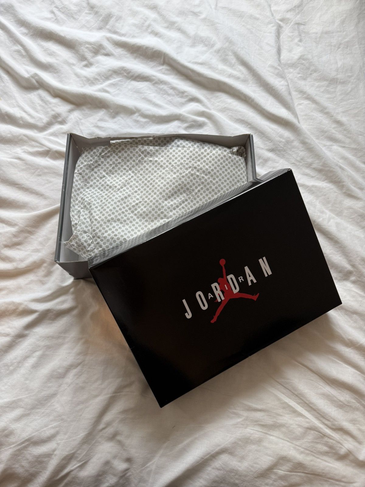 Jordan Brand × Nike NIKE AIR JORDAN 11 RETRO WHITE / LEGEND BLUE Size US 10 / EU 43 - 11 Thumbnail