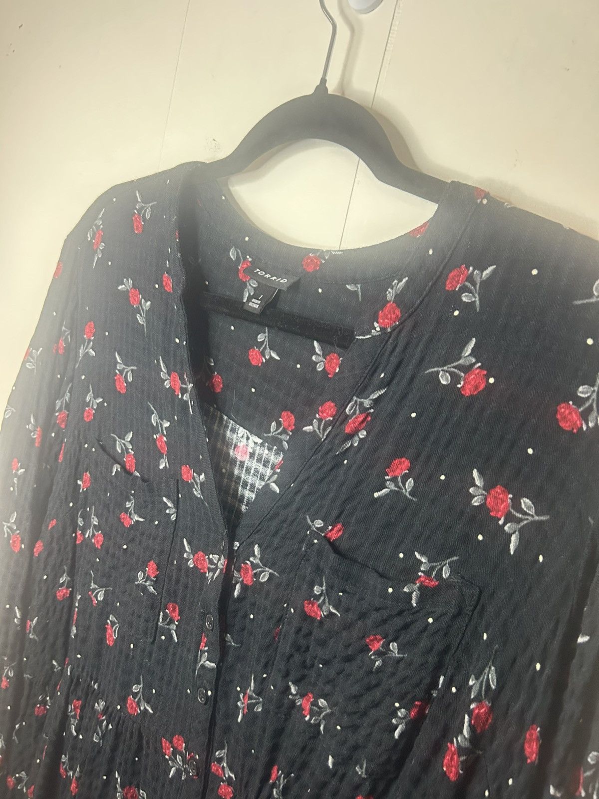Torrid Torrid Tunic 1X Black Red Floral Crinkle Knit HiLo Button Up Size XXL / US 16-18 / IT 52-54 - 5 Thumbnail