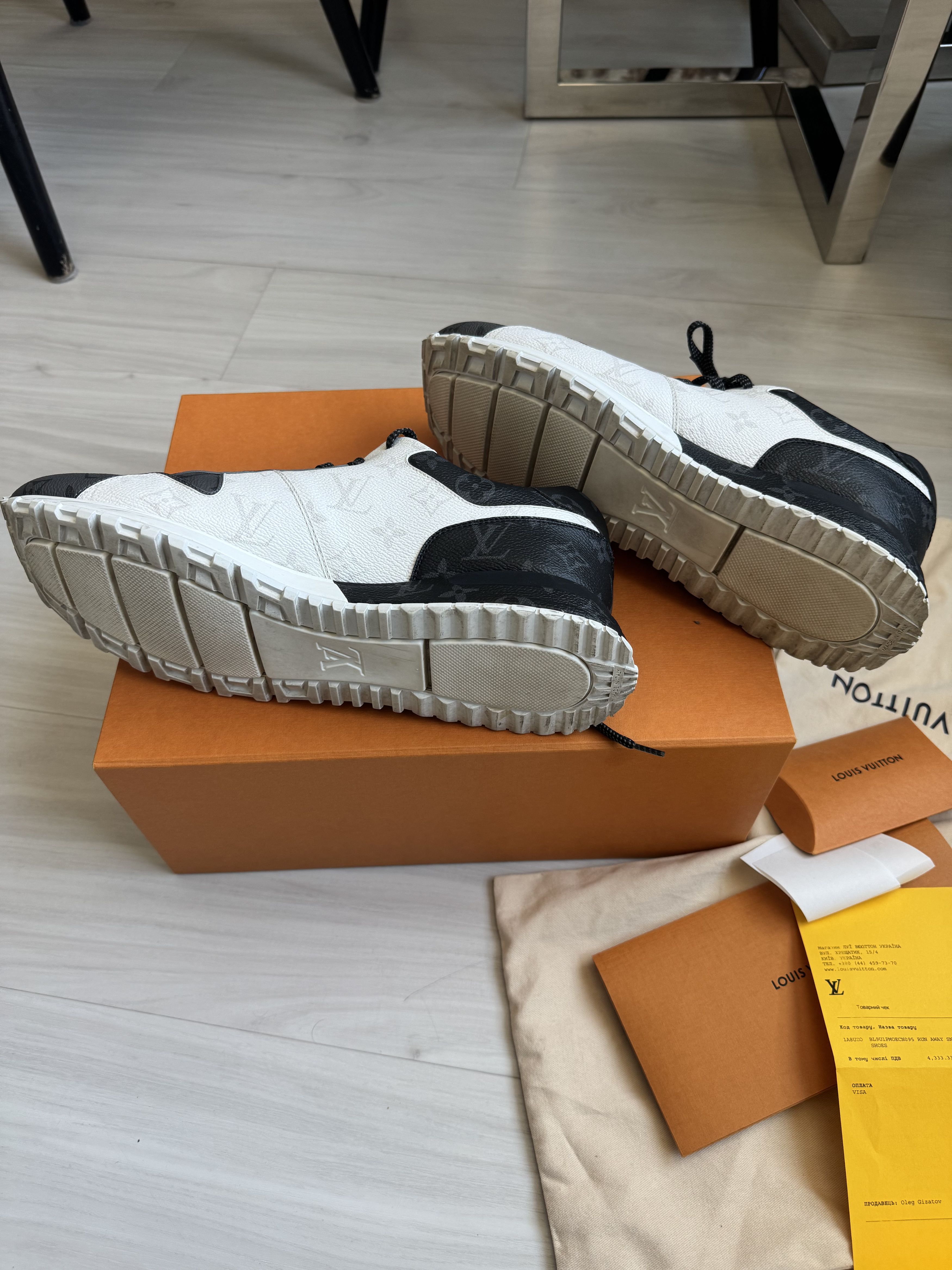 Louis Vuitton Louis Vuitton Run Away Sneaker Size US 10.5 / EU 43-44 - 5 Thumbnail