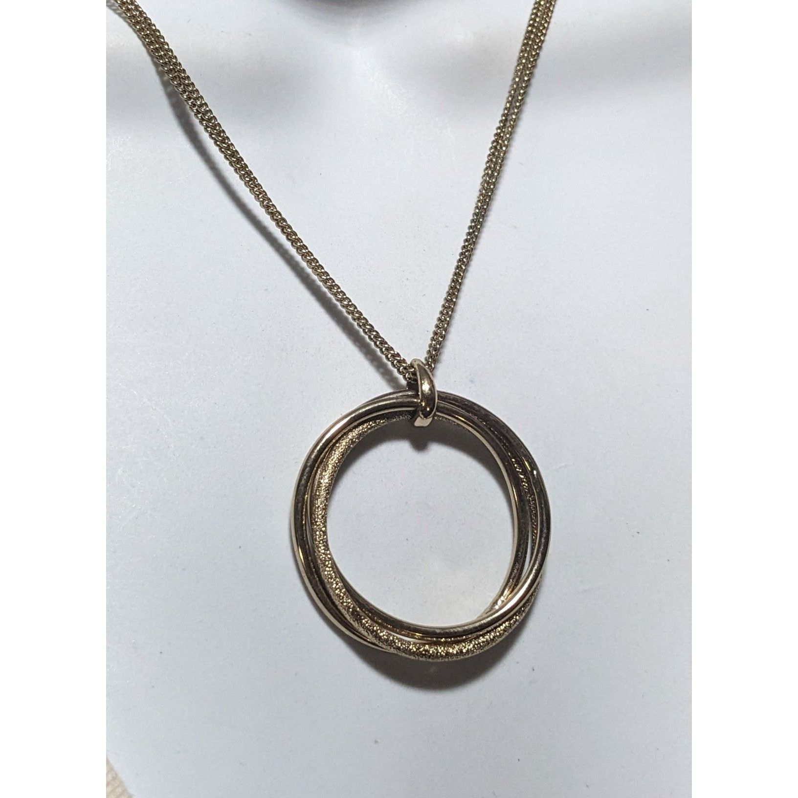 Other Gold Interlocking Circles Pendant Necklace Size ONE SIZE - 8 Thumbnail