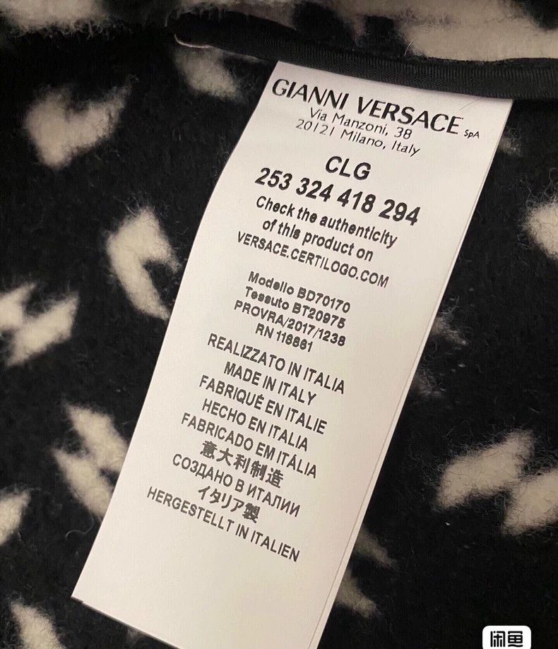 Versace Versace Women's wool coat Size M / US 6-8 / IT 42-44 - 5 Thumbnail