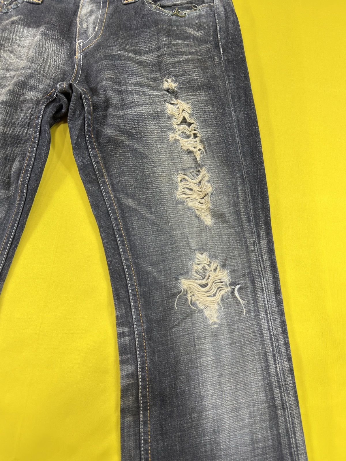 Japanese Brand Tornado mart style VAROSH distressed flare jeans Size US 33 - 7 Thumbnail
