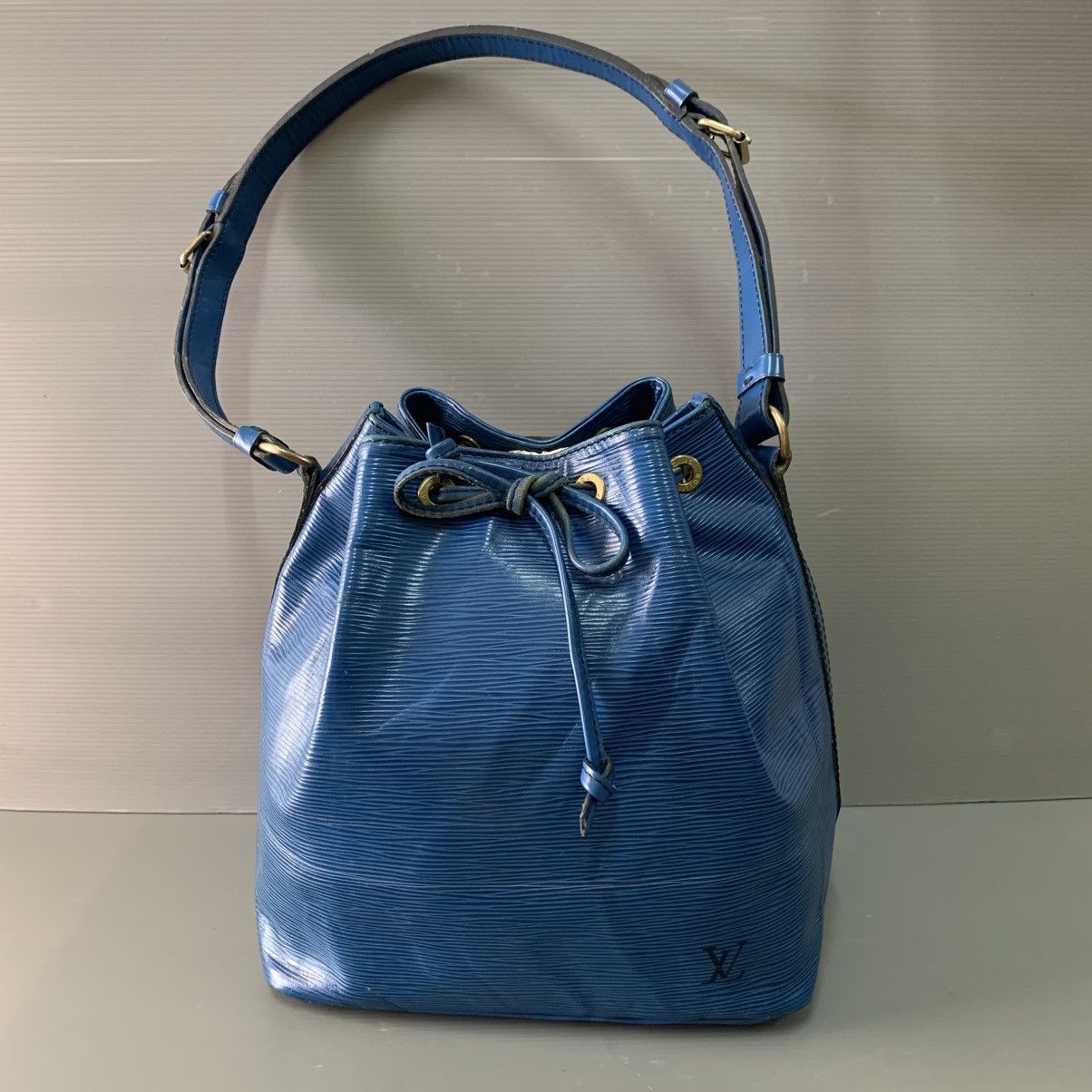 Louis Vuitton Louis Vuitton Epi Leather Petit Noe Bucket Bag Size ONE SIZE - 10 Thumbnail