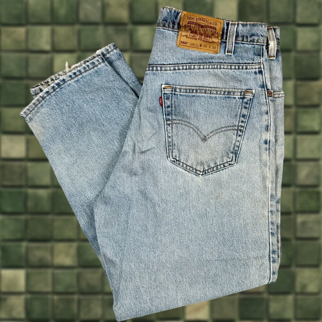 Levi's VINTAGE Levi's 560 Jeans Loose Fit Tapered USA Made 36x30 Light Wash Blue 90s Mens Size US 36 / EU 52 - 1 Thumbnail